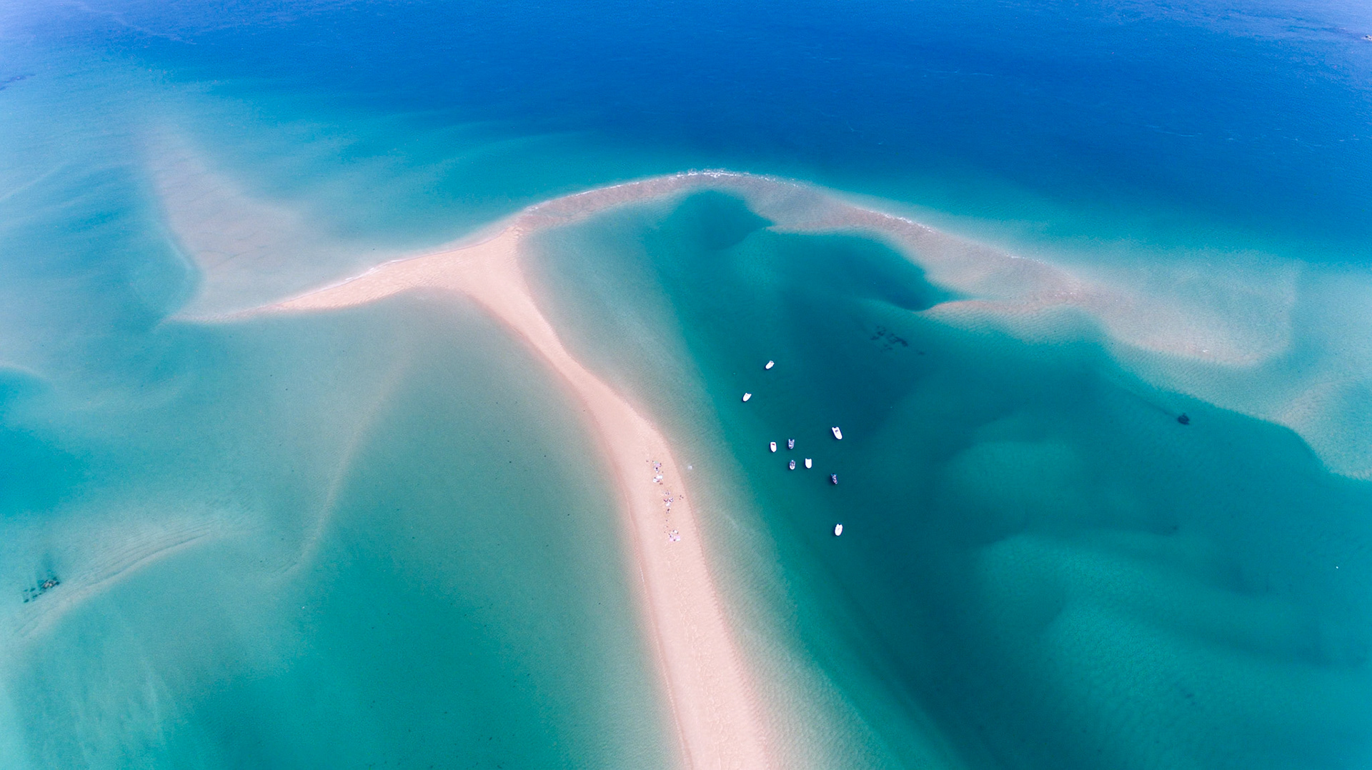 Les Minquiers à mi-marée