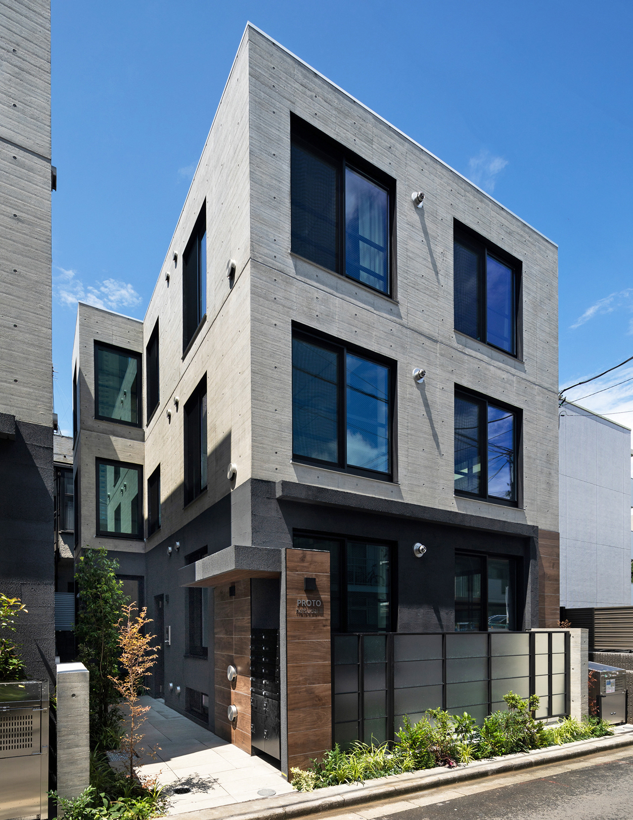 北棟エントランス