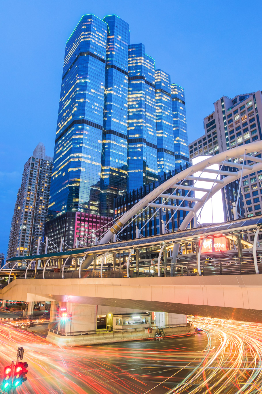 Chong Nonsi Skywalk & Empire Tower , สะพานช่องนนทรี