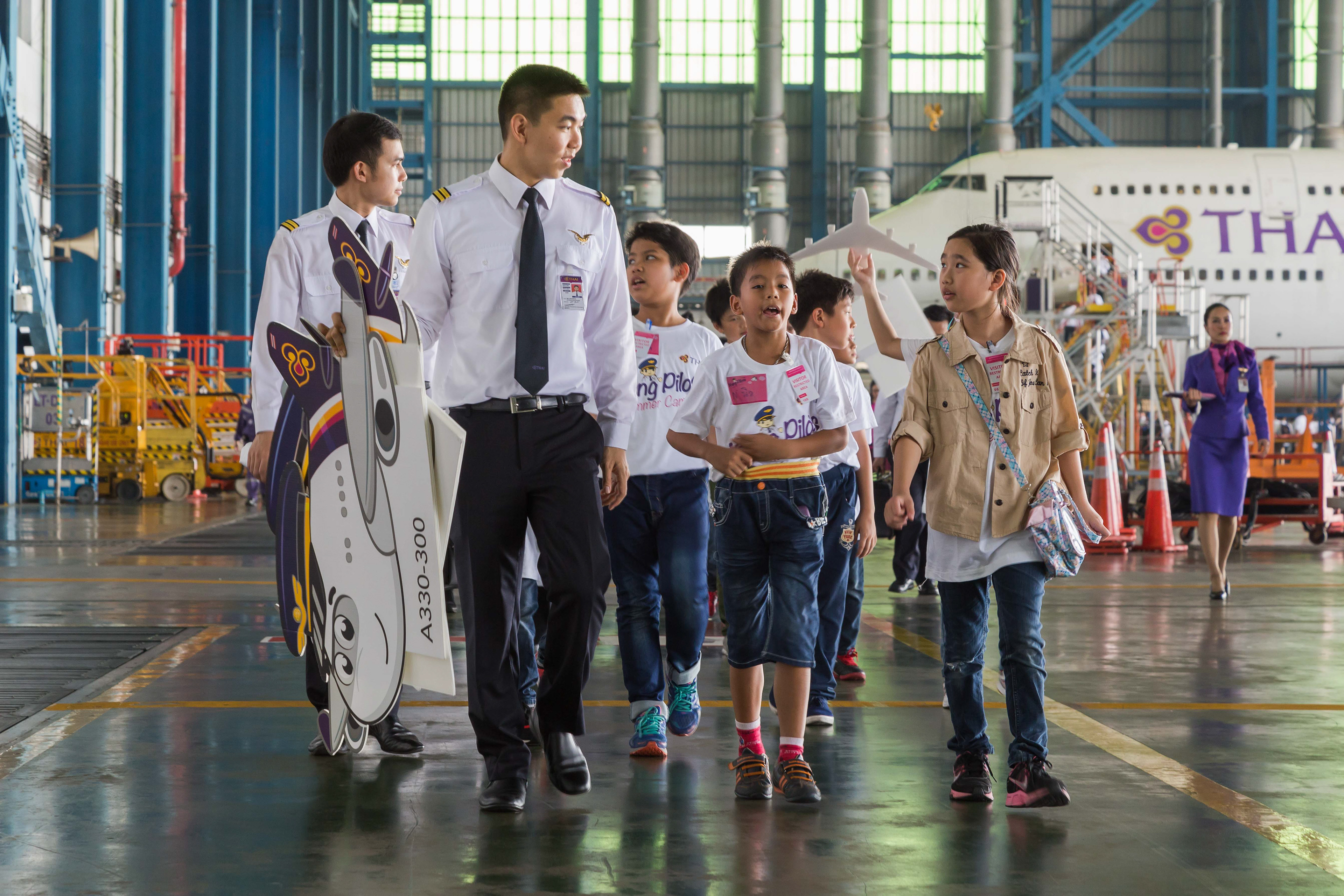 Thai Airways Team Guiding Participants
