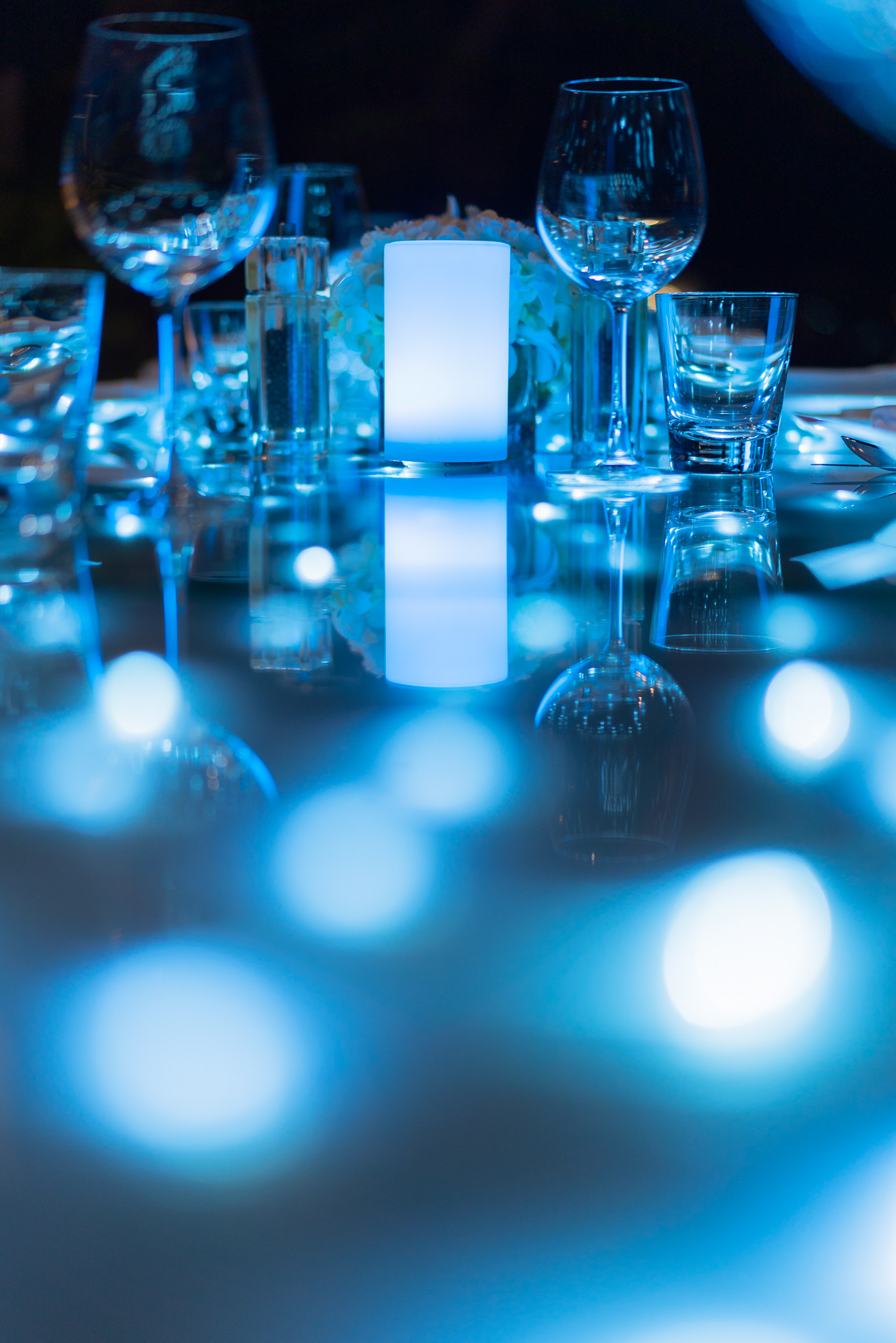 Elegant Dinner Table Setup)