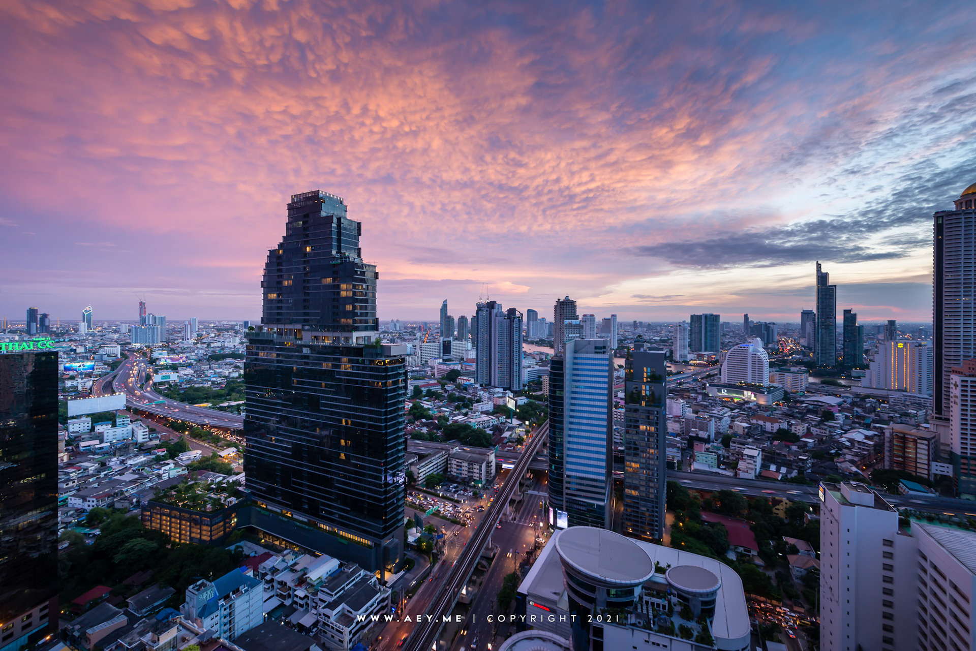 The Bangkok Sathorn and the cityscape of Bangkok view from The Roof @38th Bar, Mode Sathorn, in this scene: Chao Phraya River, Sathorn Road and more