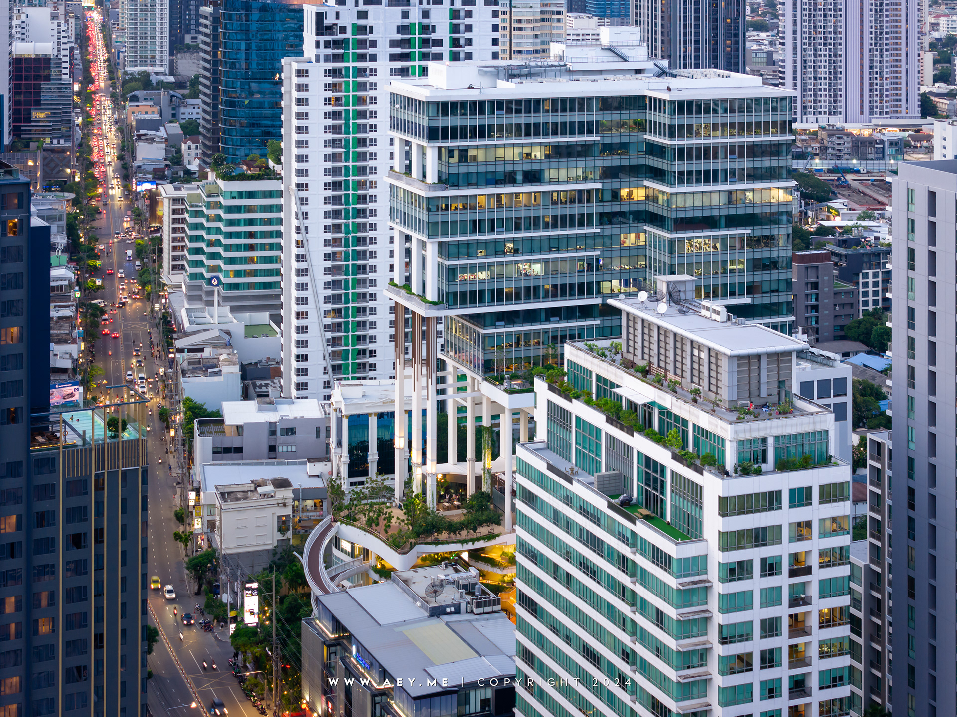 T PLACE, Thonglor