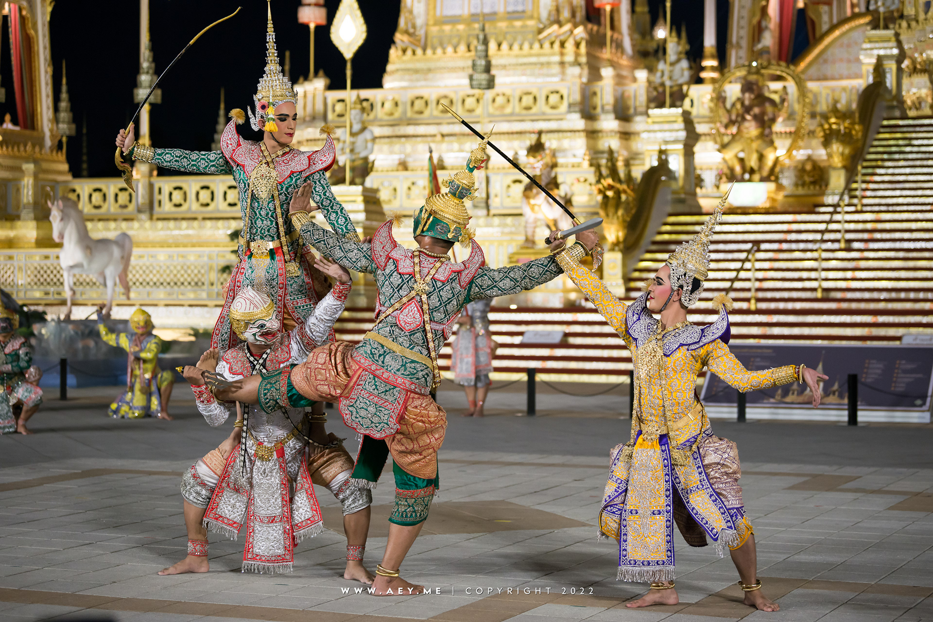 โขนเรื่องรามเกียรติ์ มหรสพสมโภชออกพระเมรุ ๒๖.๑๑.๒๕๖๐ เฉลิมพระเกียรติรามราชจักรี The khon masked drama was performed in front of Phra Thinang Songtham, or the Royal Merit-Making Pavilion, the Royal Crematorium for His Majesty King Bhumibol Adulyadej