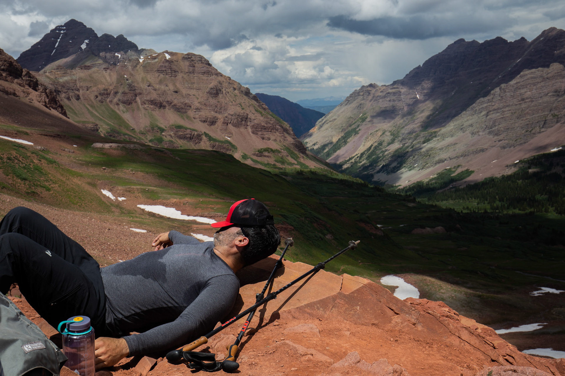 As long as the weather is good at the top of the pass, it's a good opportunity to catch your breath. Or some Z's