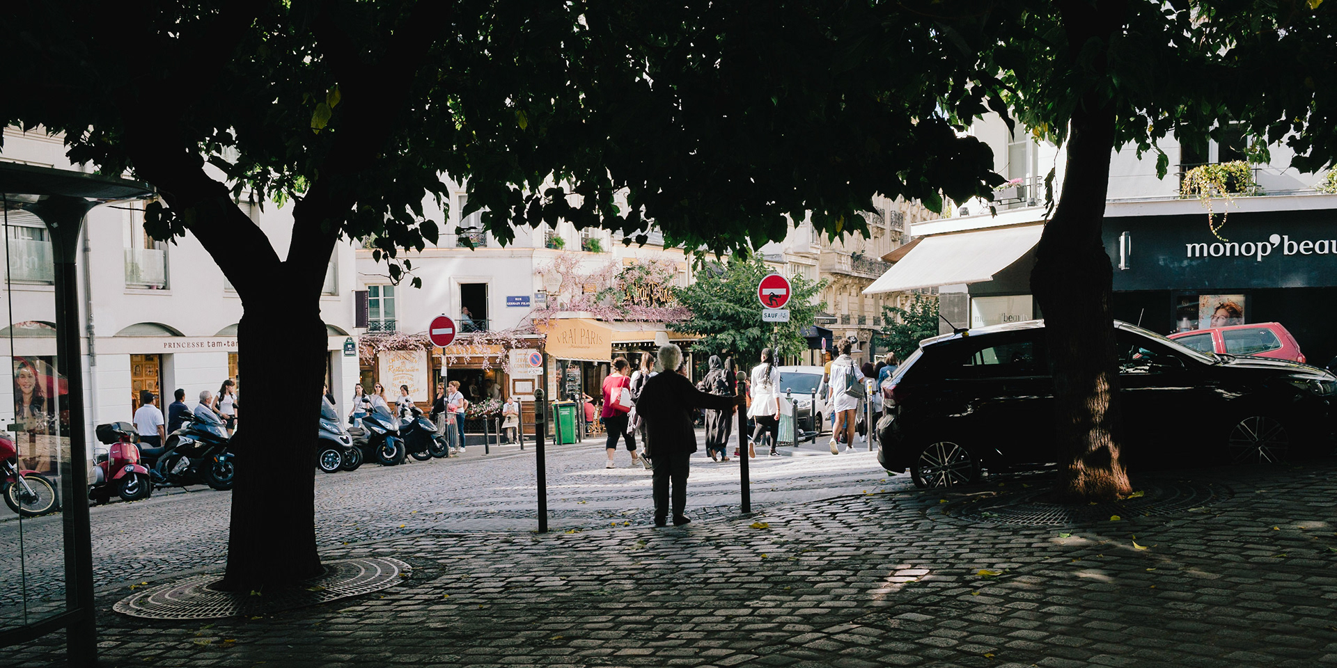 Intersection of Rue des Abbesses, Rue Germain Pilon, and, insanely, Rue des Abbesses again