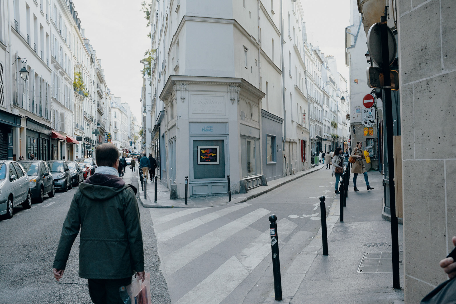 La rue de Seine (à gauche) et la rue de l’Echaudé (à droit).