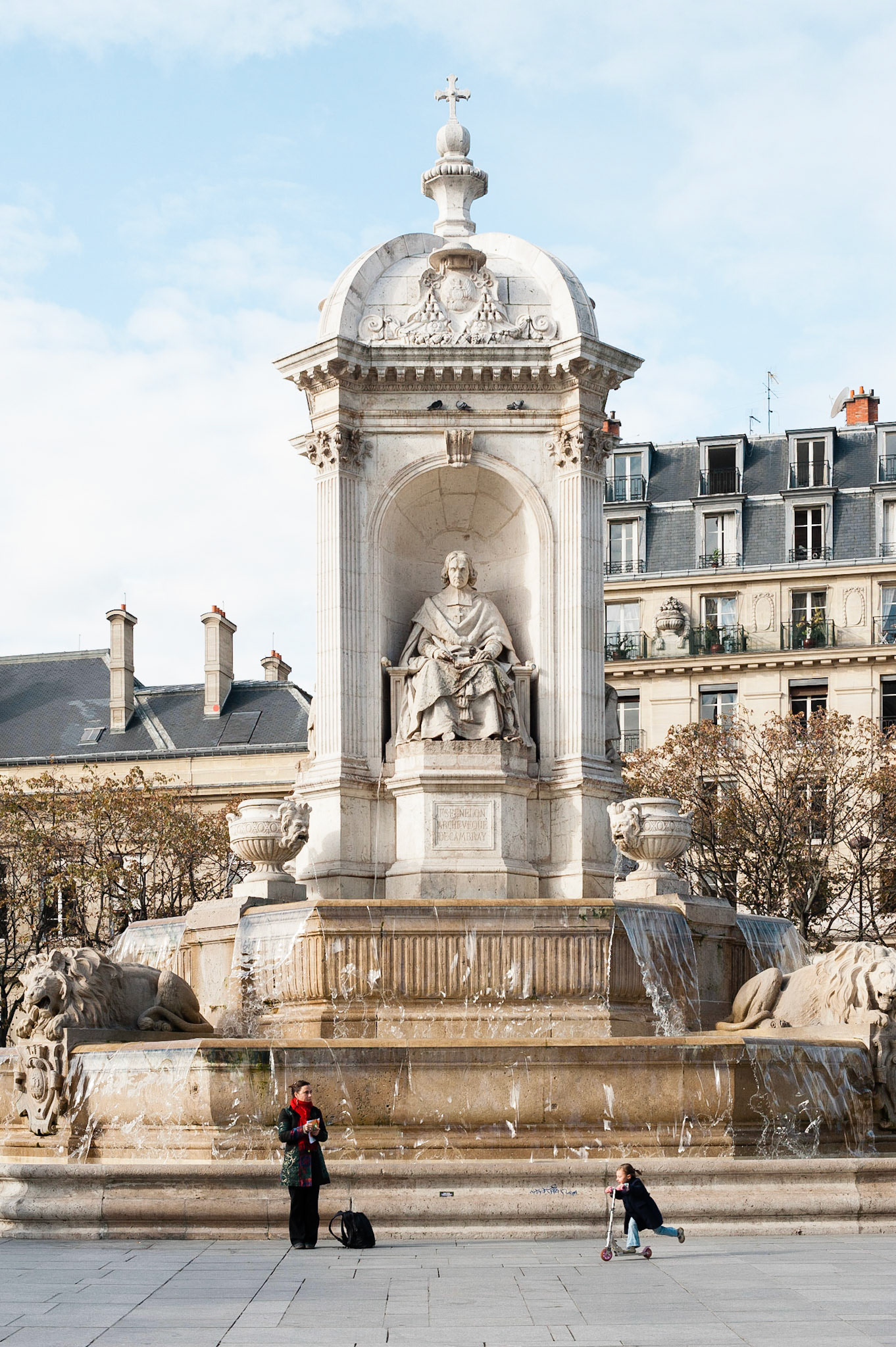 La Fontaine des Orateurs-Sacré sur la place Saint-Sulpice