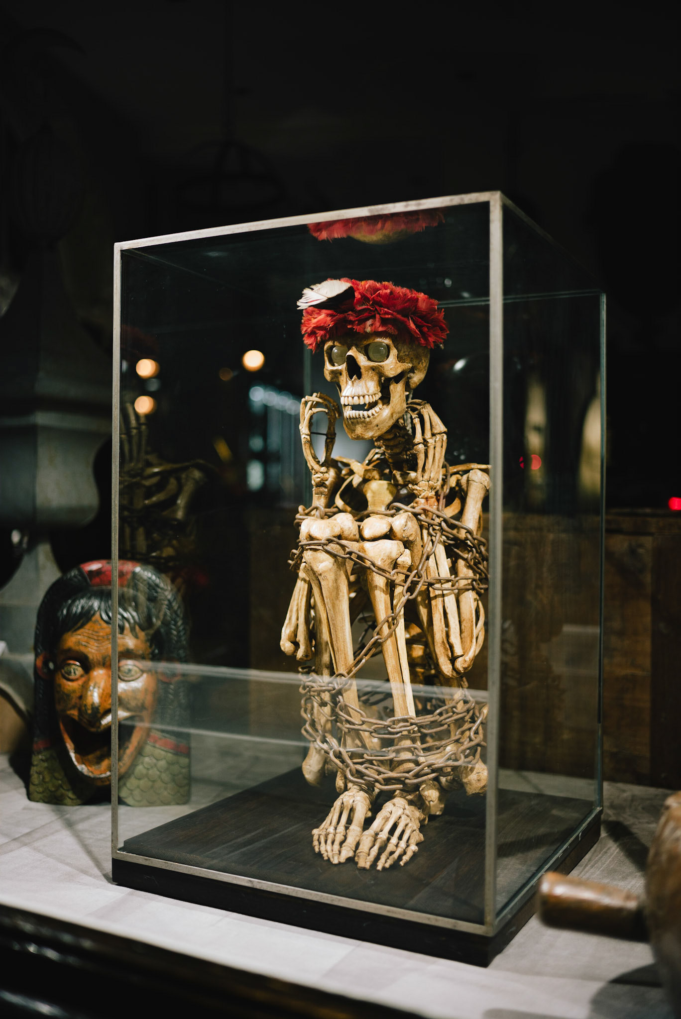 Windows display on the Place du Pont-Neuf, probably Halloween-related