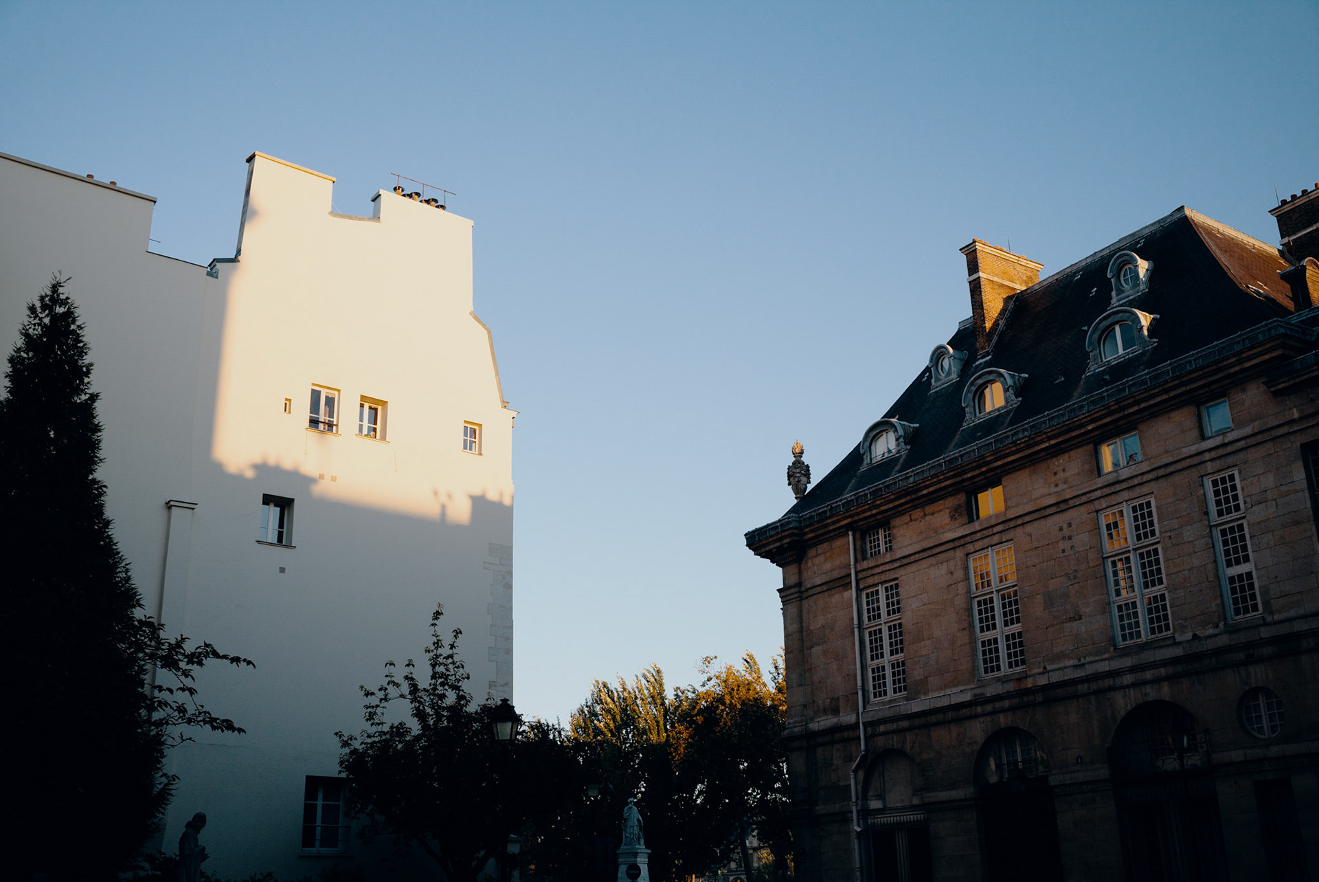 Derrière l’institut de France