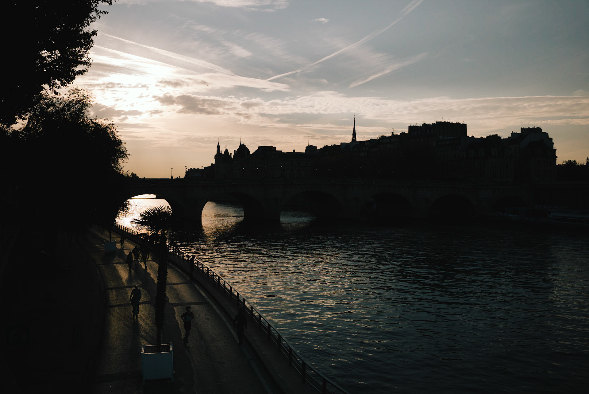 Early morning view from the Quai du Louvre