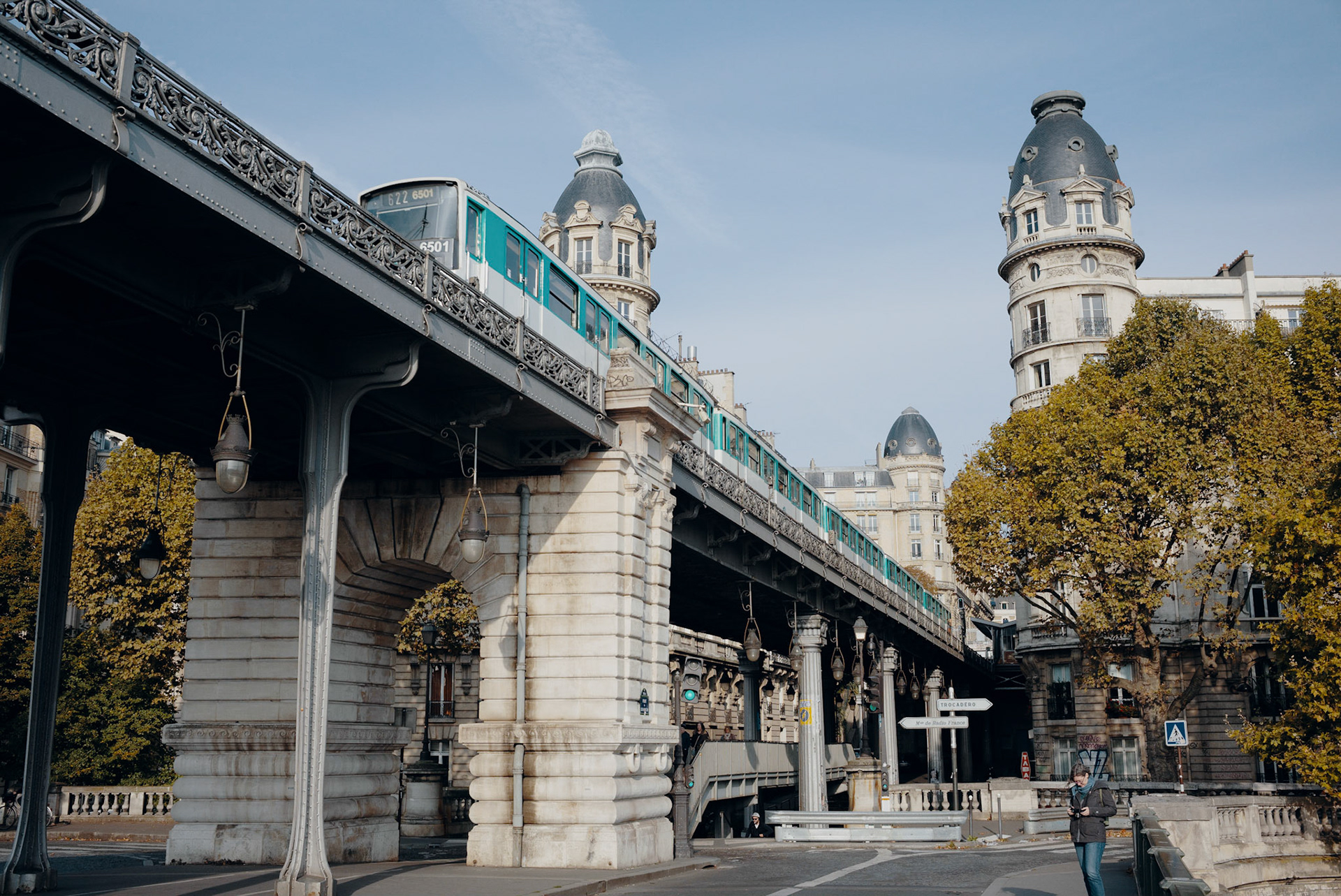Viaduc de Passy, et un train du métro