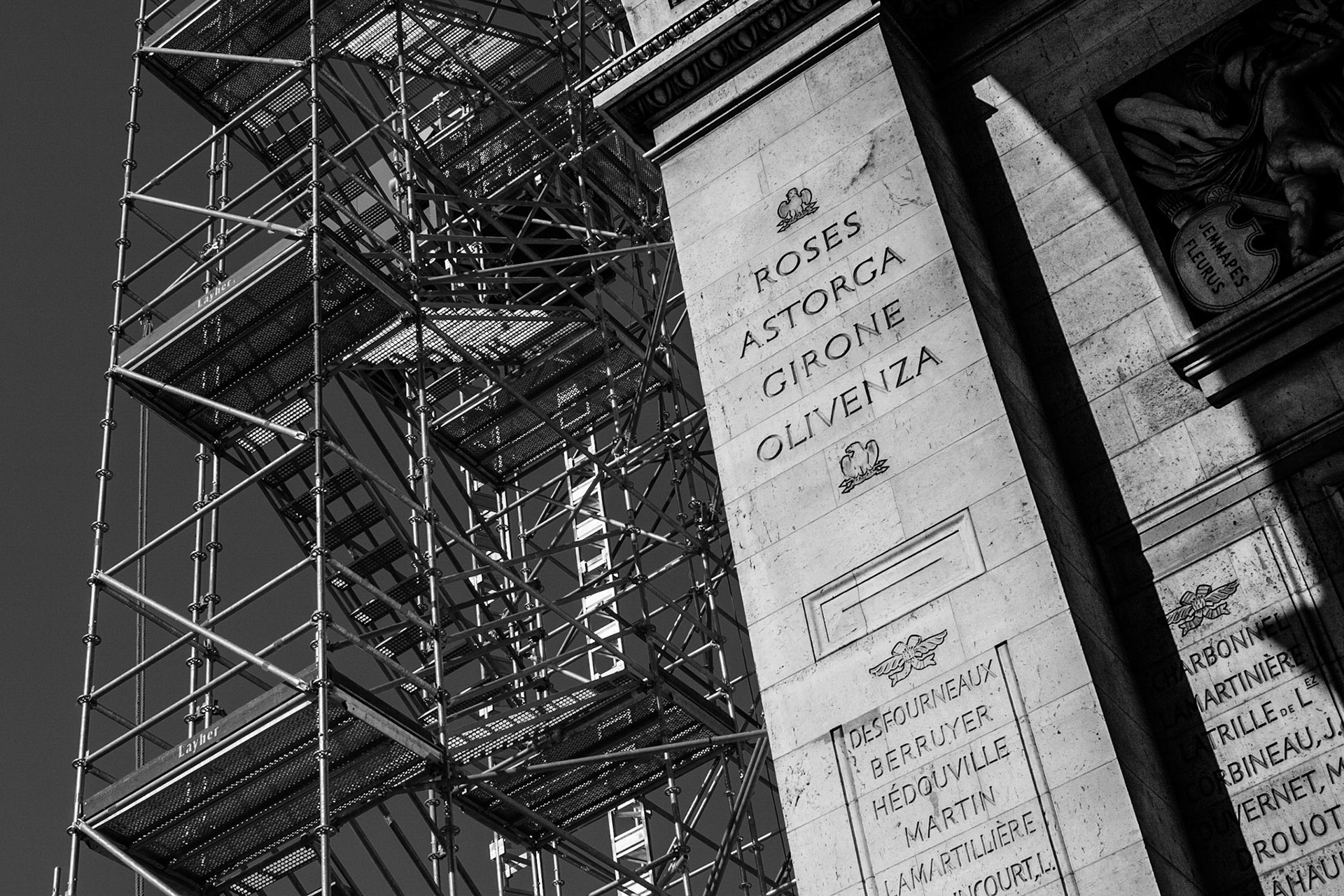 L’échafaudage sur l’Arc de Triomphe