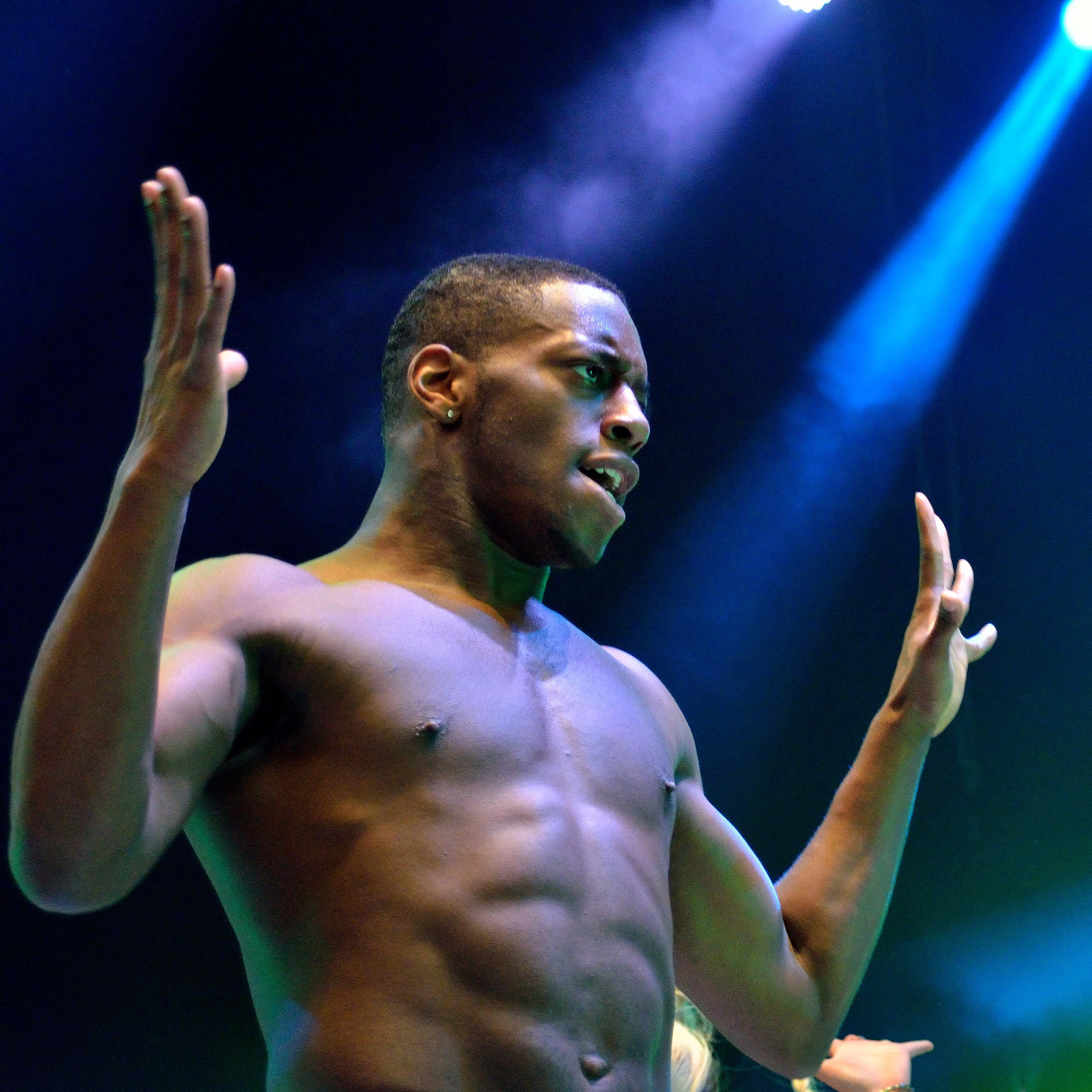 Light's on, let's go and dance.