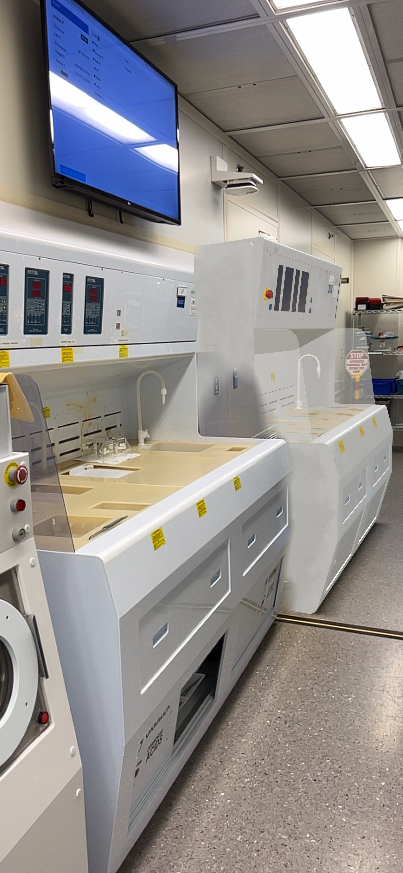 Real wet bench on the left - virtual model next to it on the right