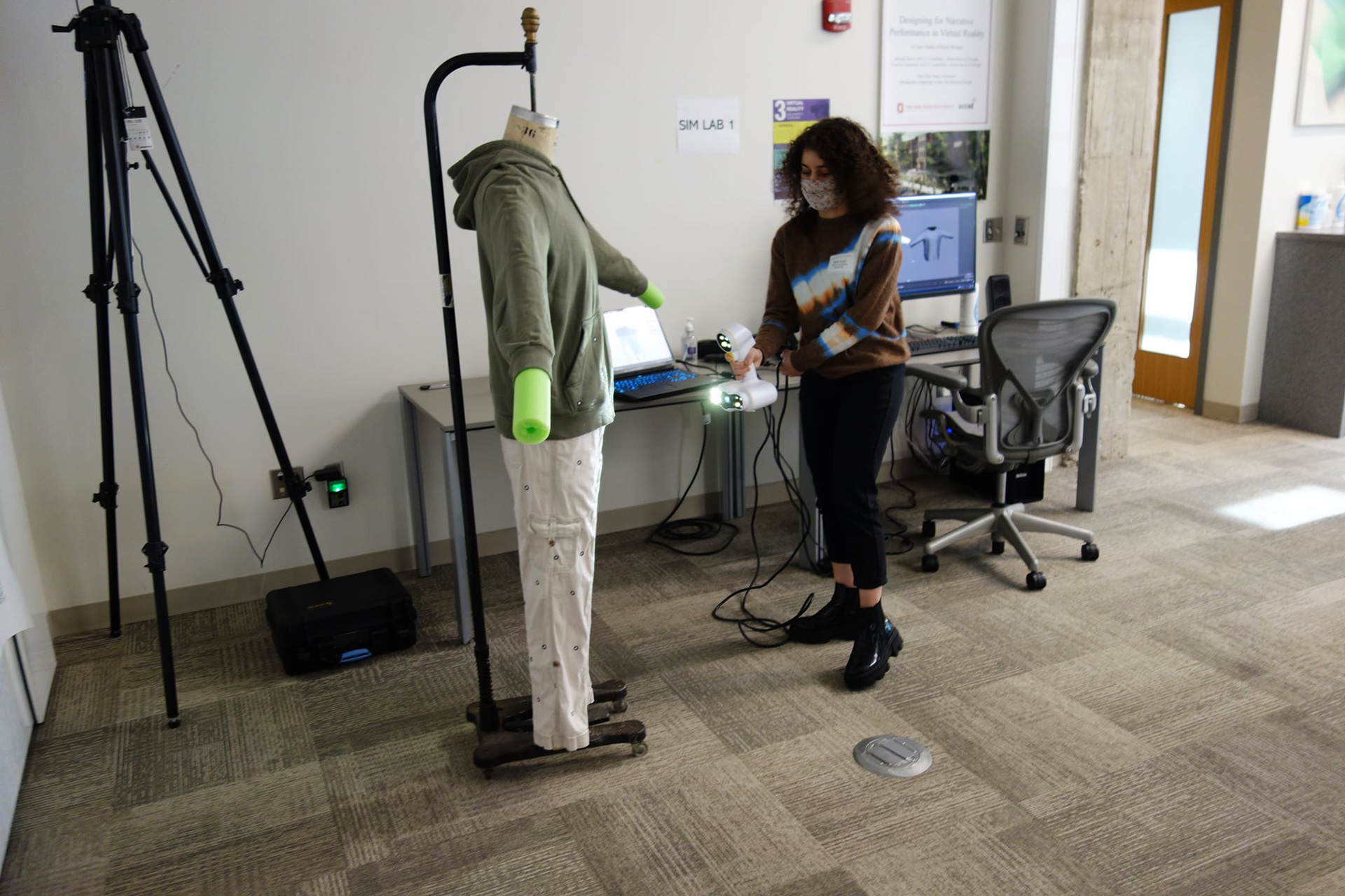 3D scanning clothes on a mannequin