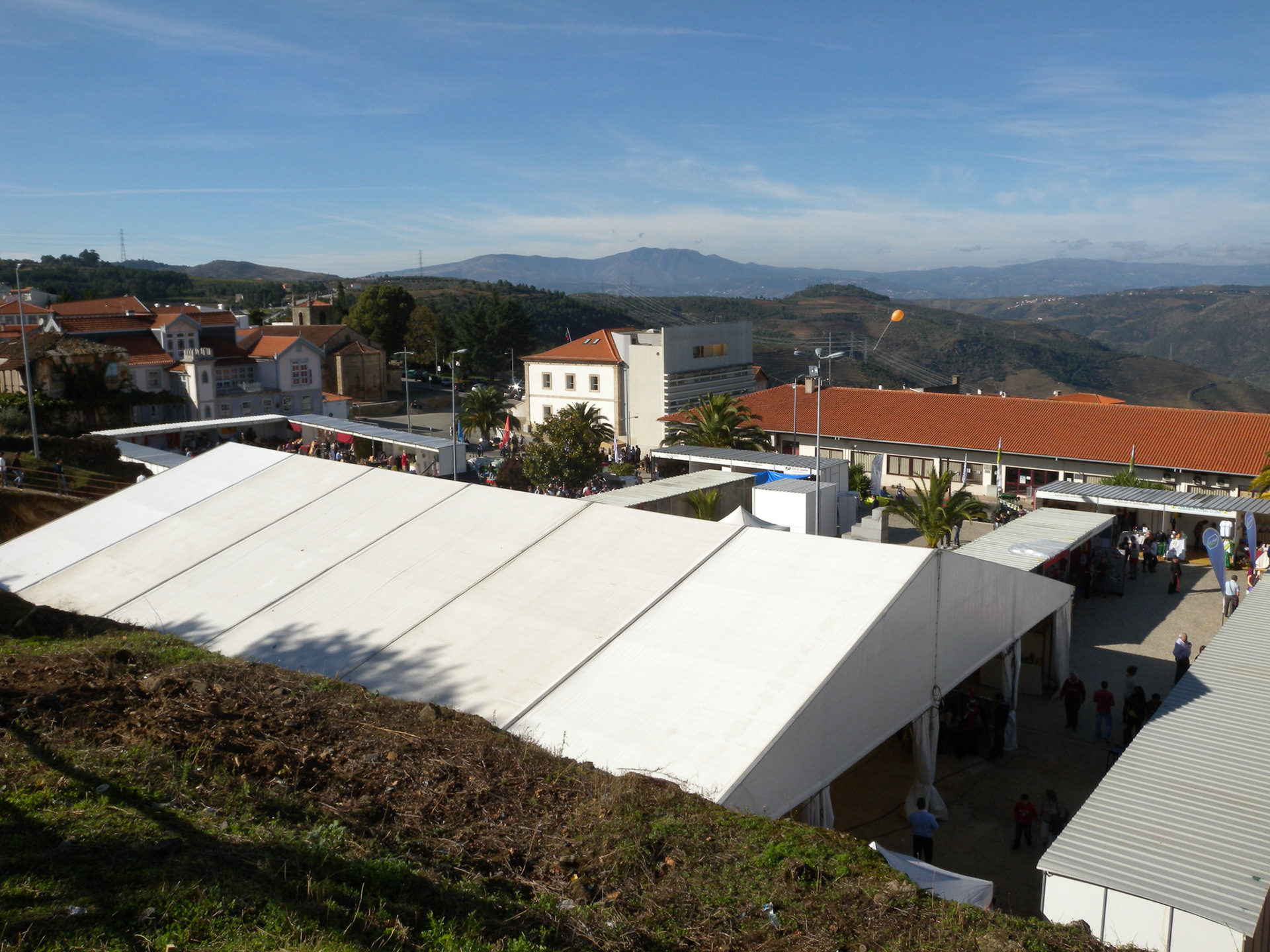 Feira da Maça na Praça 25 de abril