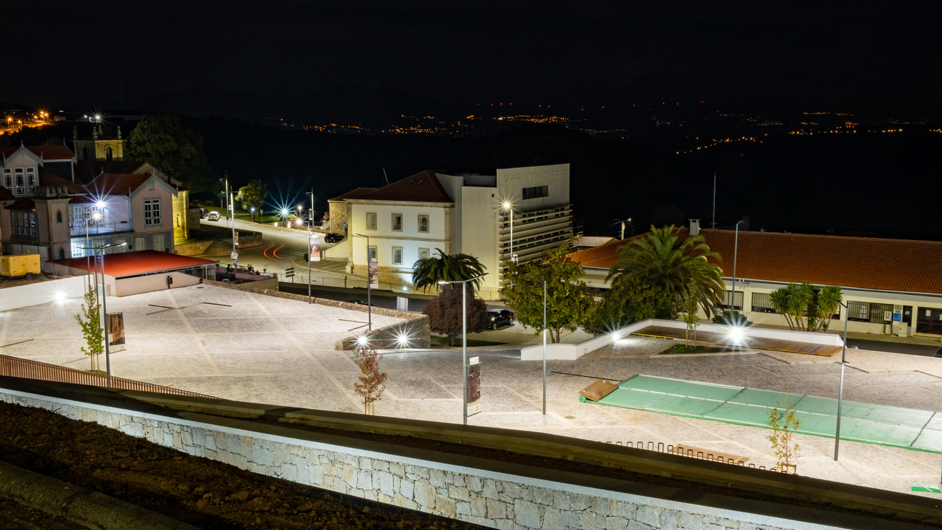 Praça 25 de abril após requalificação