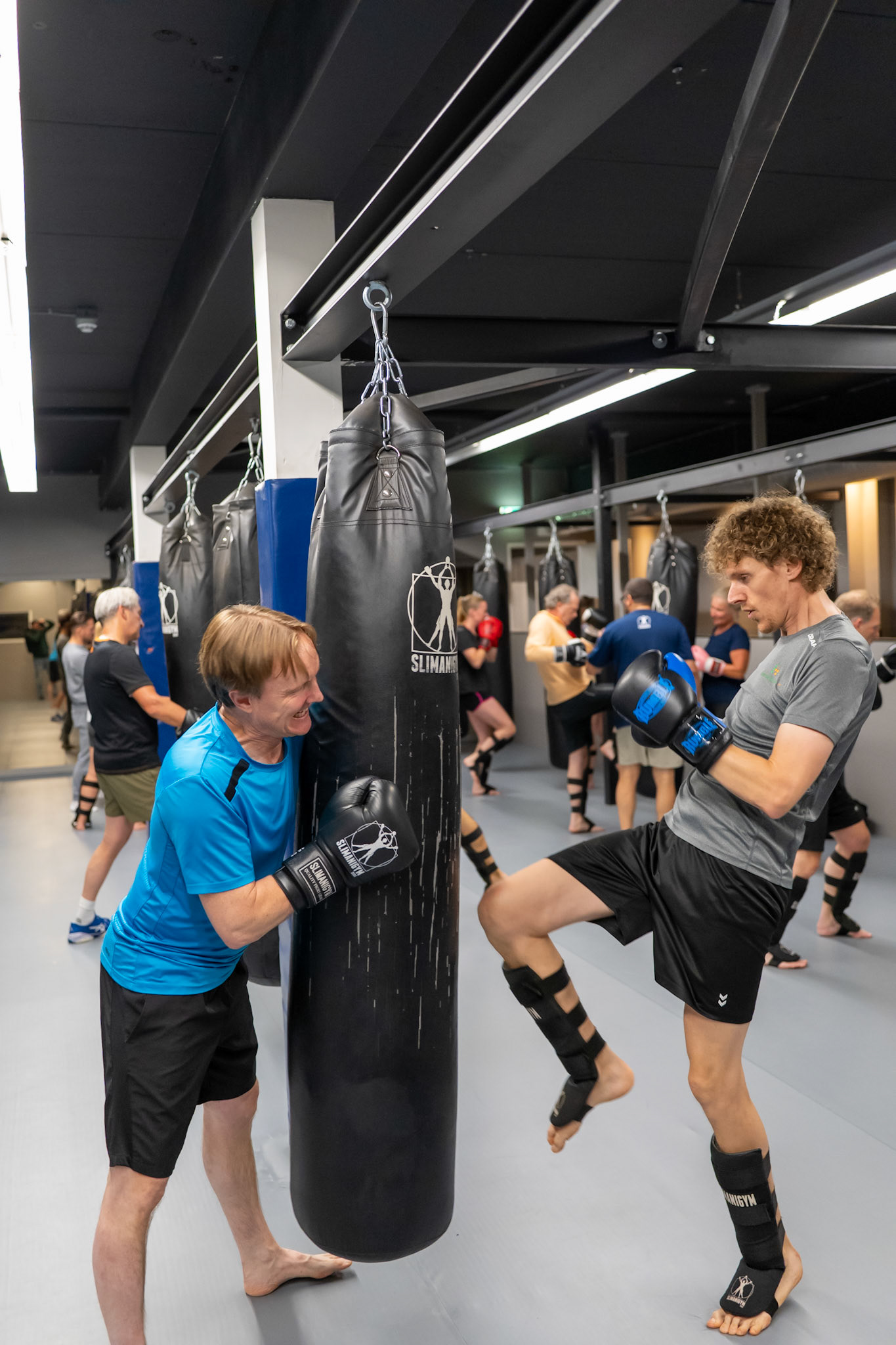 Ondernemers in actie tijdens een boksclinic bij Slimani Gym in Zeist