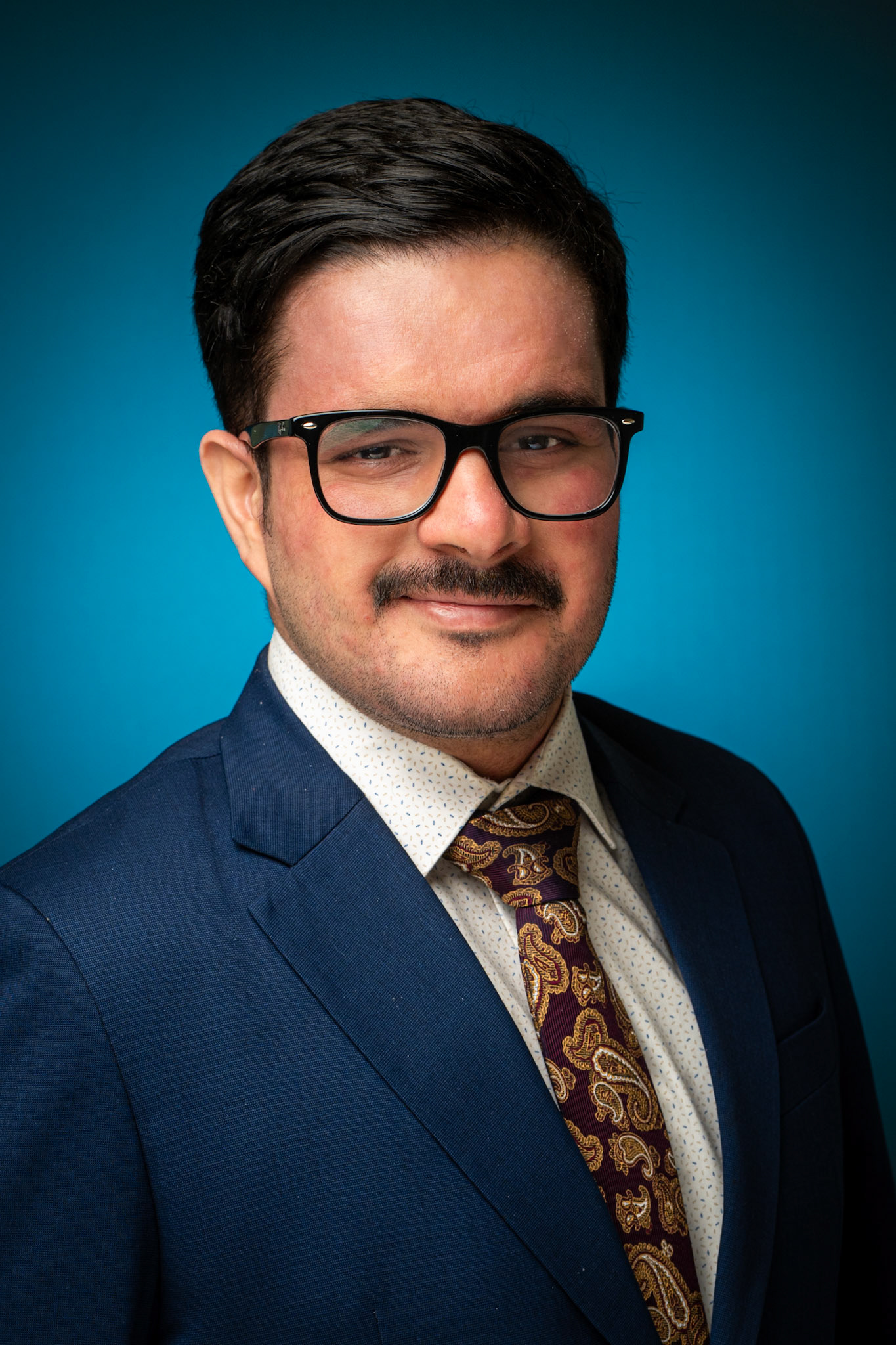 Zakelijke portretfotografie bij een advocatenkantoor in Utrecht, representatieve headshot van een juridisch medewerker.