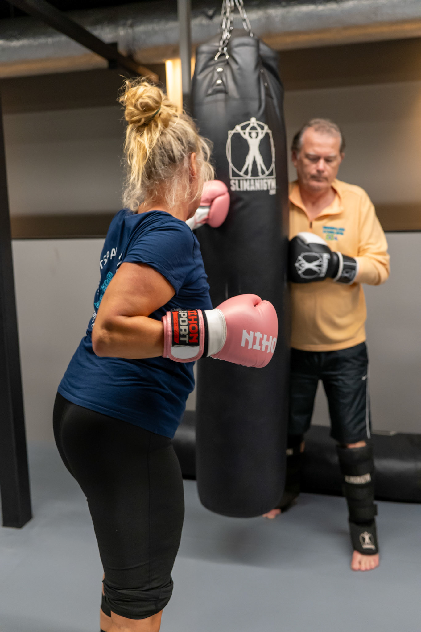 Ondernemers in actie tijdens een boksclinic bij Slimani Gym in Zeist
