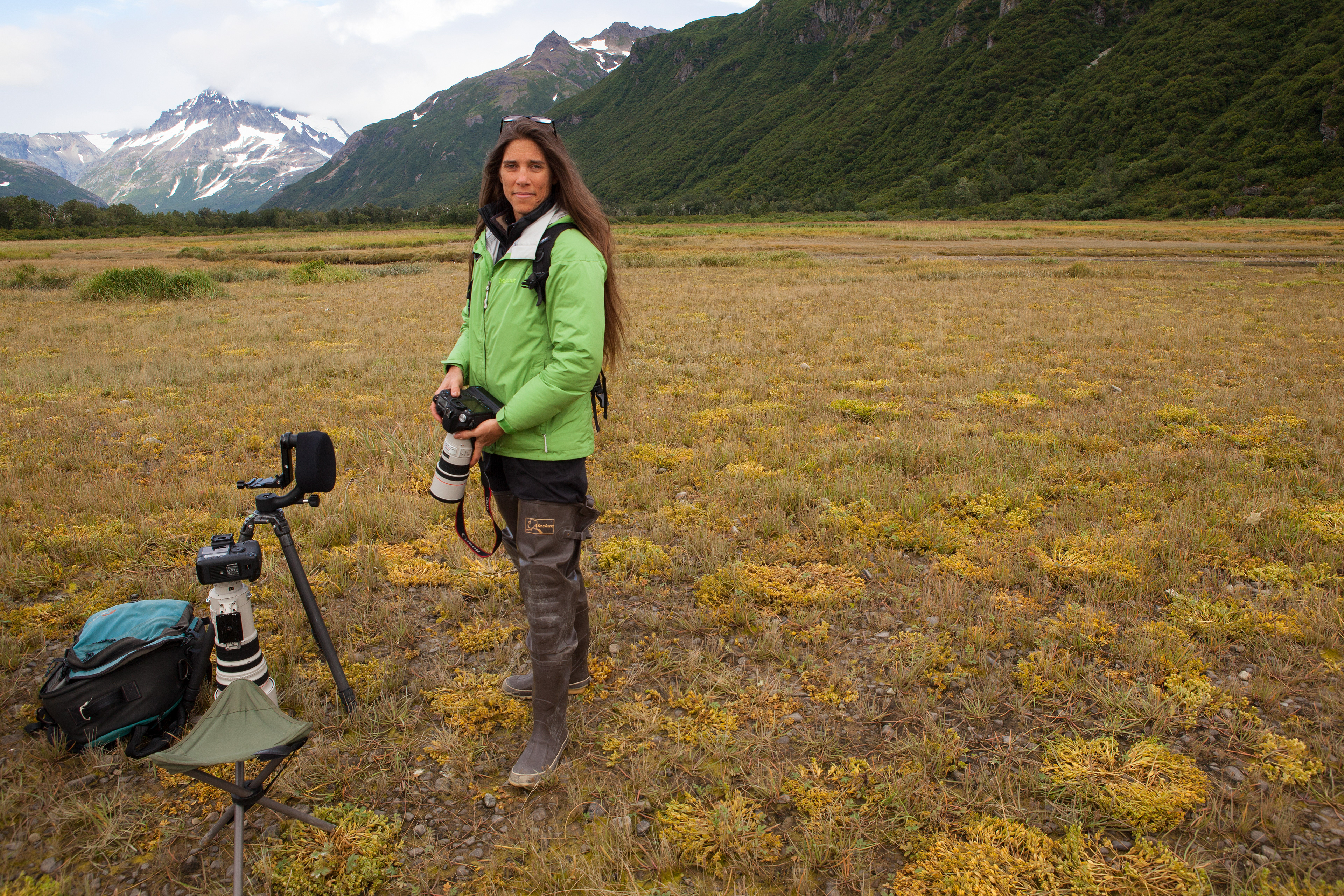 Robin photographing Grizzly Bears - Alaska