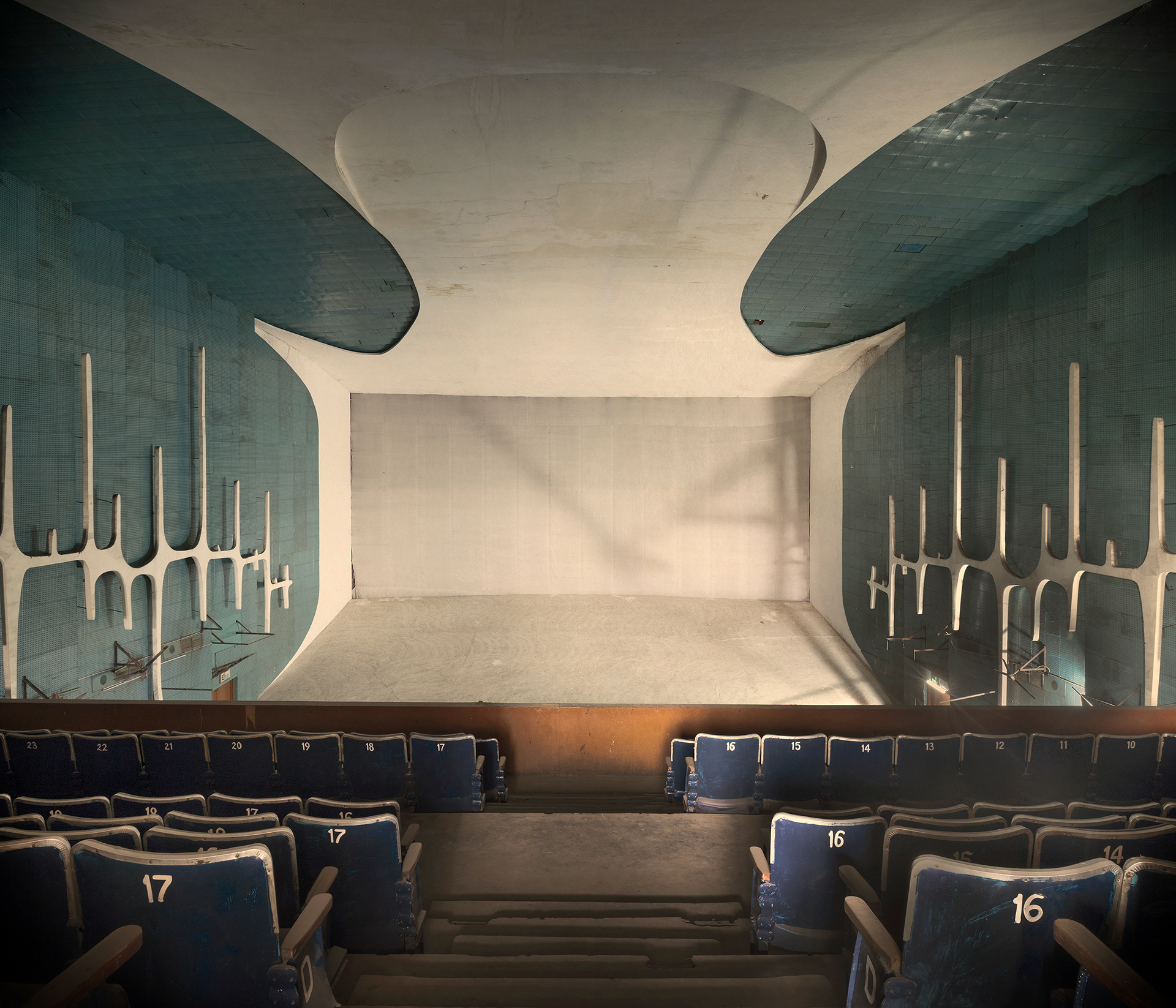 The Neelam Theatre (1961), designed by Indian architect Aditya Prakash in Chandigarh’s commercial centre, became one of the cultural landmarks of the new modernist city. Conceived as a public cinema and gathering place, the building asserts itself through simple volumes, solid brick walls, and a monumental curved concrete cornice. For decades, it was a central part of the city’s social life, bringing together culture, architecture, and urban space at the heart of Sector 17. Over time, however, many of Chandigarh’s historic cinemas disappeared or were replaced by shopping centres, making the Neelam one of the few remaining examples of this period in the city’s modern architecture.