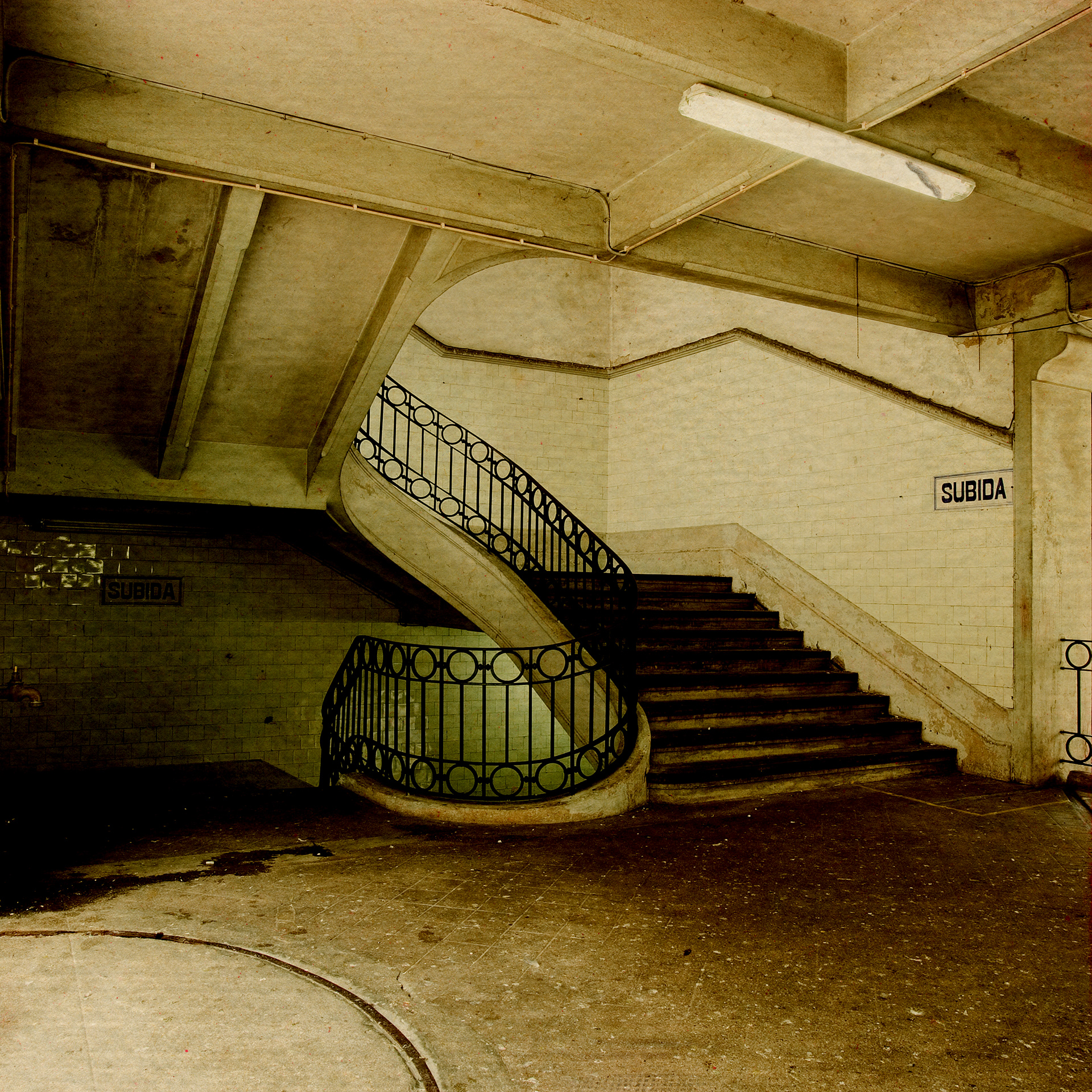 mercado do bolhão. 2007. Fine Art Photograohic Inject Print. 80x80cm. Wooden frame with museum glass. Edition of 3.