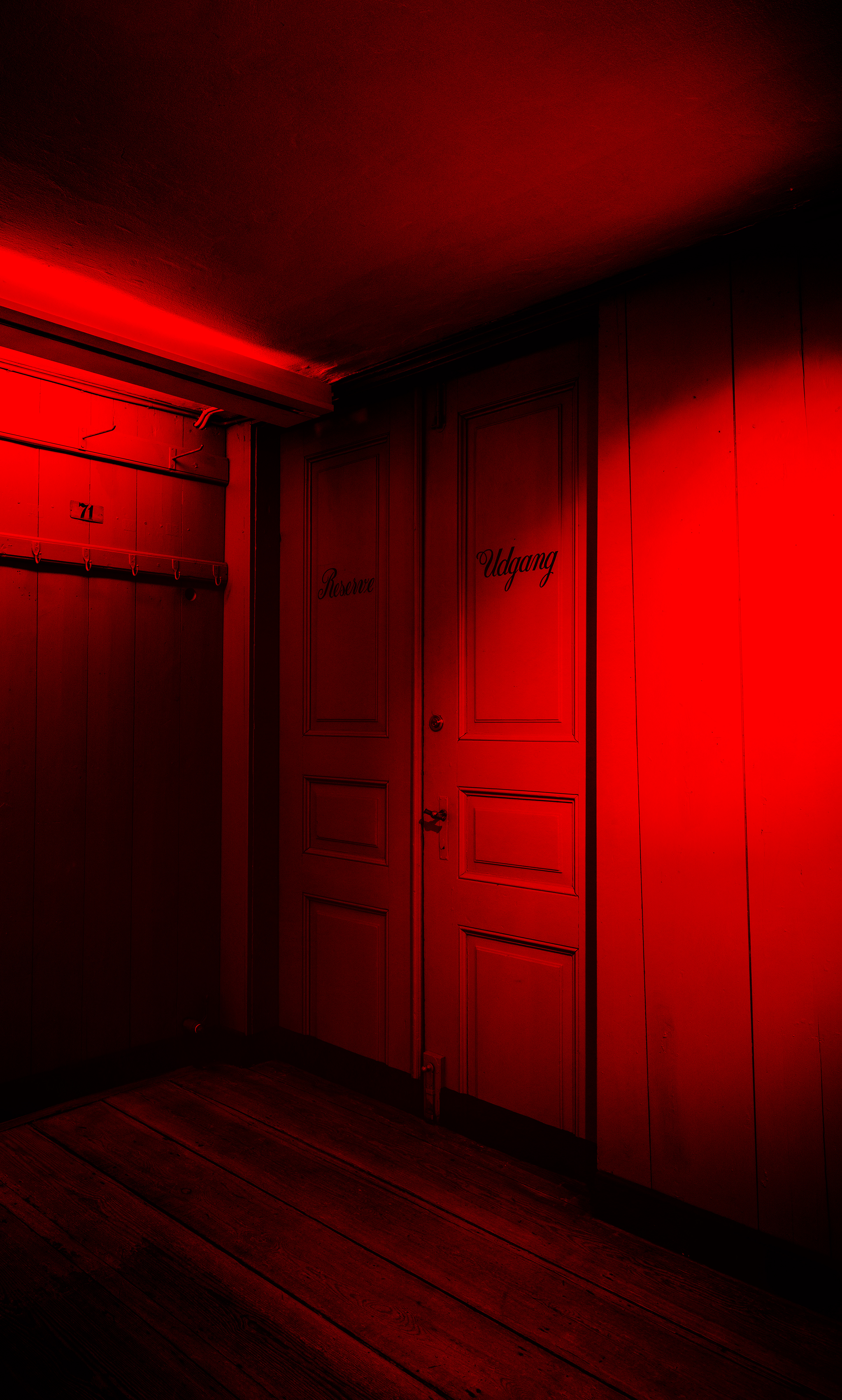 Rød#3. Backlit photographic print in an industrial metal container. 31x51cm. Unique edition.