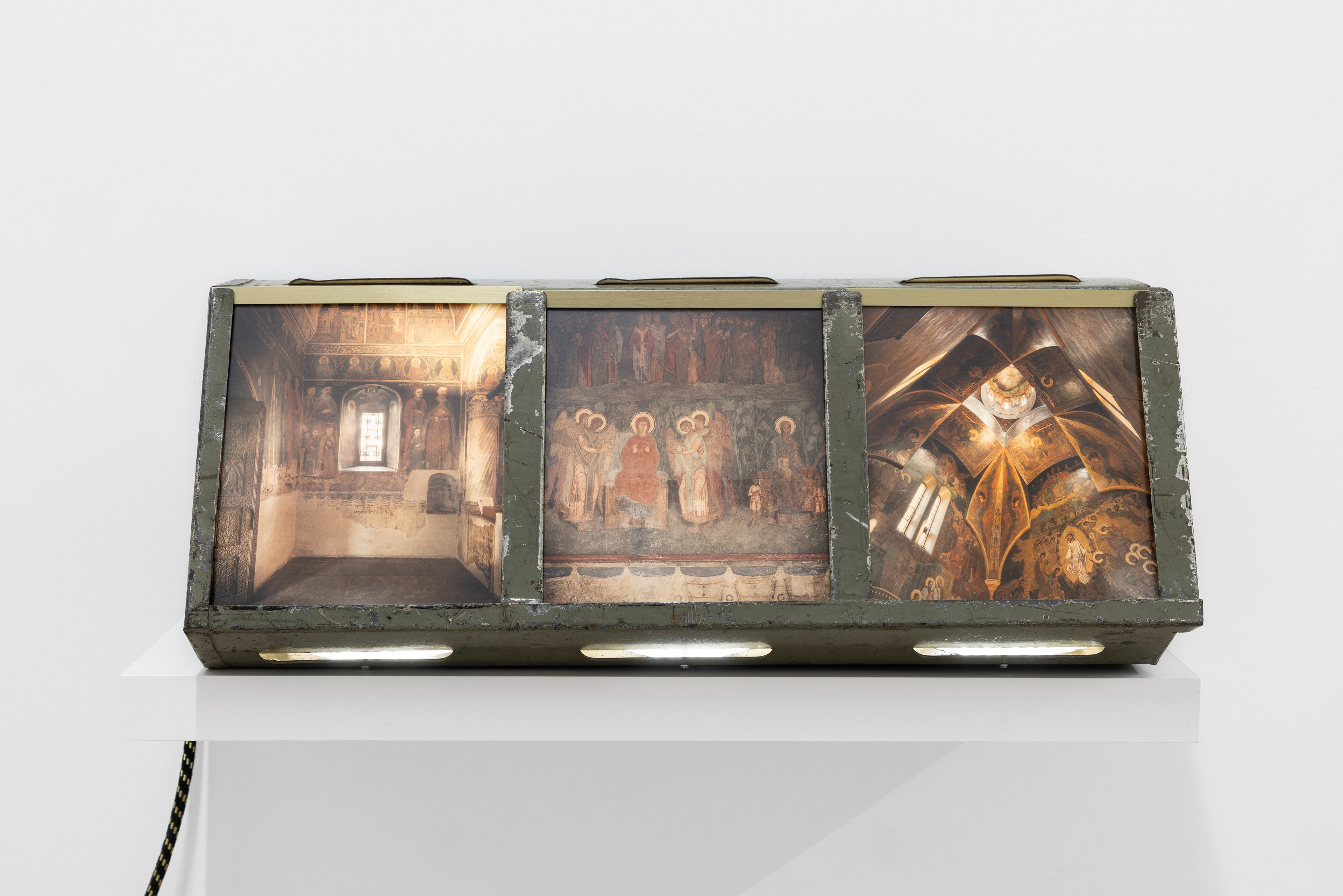 Orthodox Triptych.  3 backlit photographic prints. Theatre floodlight from the first half of the 20th century.  57,5 x 21 x 26 cm. Unique piece.