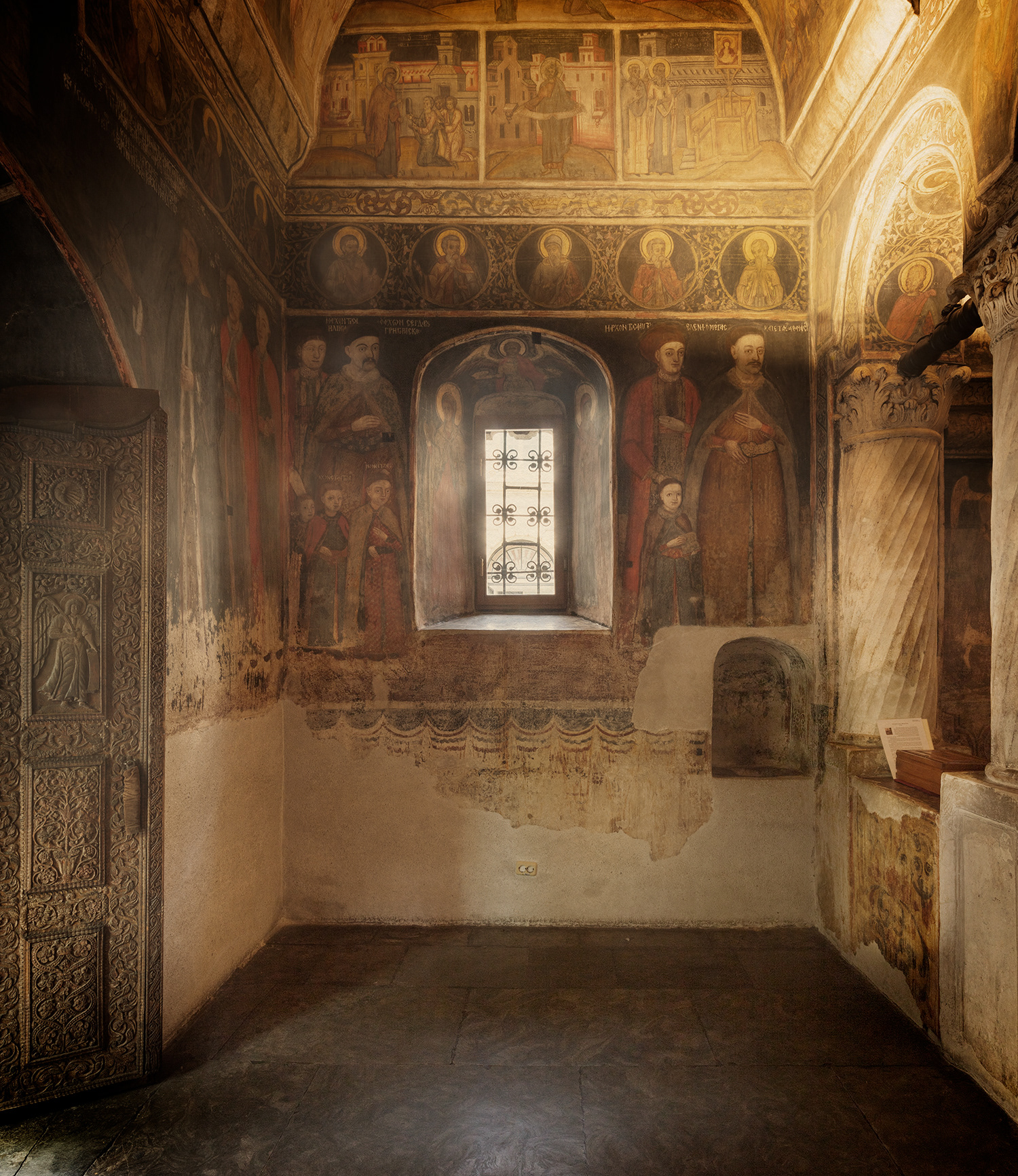 The Stavropoleos Monastery was built in 1724 by Archimandrite Ioannikios Stratonikeas, during the reign of Prince Nicholas Mavrocordatos, with the church and monastery originally supported by income from an adjoining inn. After earthquakes caused the dome to collapse and the original complex was largely demolished, a new building designed by Ion Mincu in the Neo-Romanian style was added between 1897 and 1912, housing a library, conference room and museum.