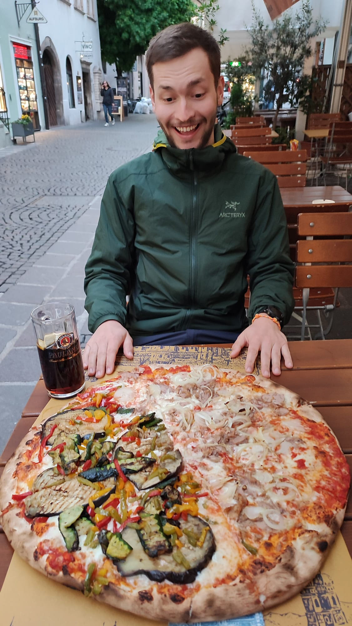 Jonas (sichtlich überrascht)