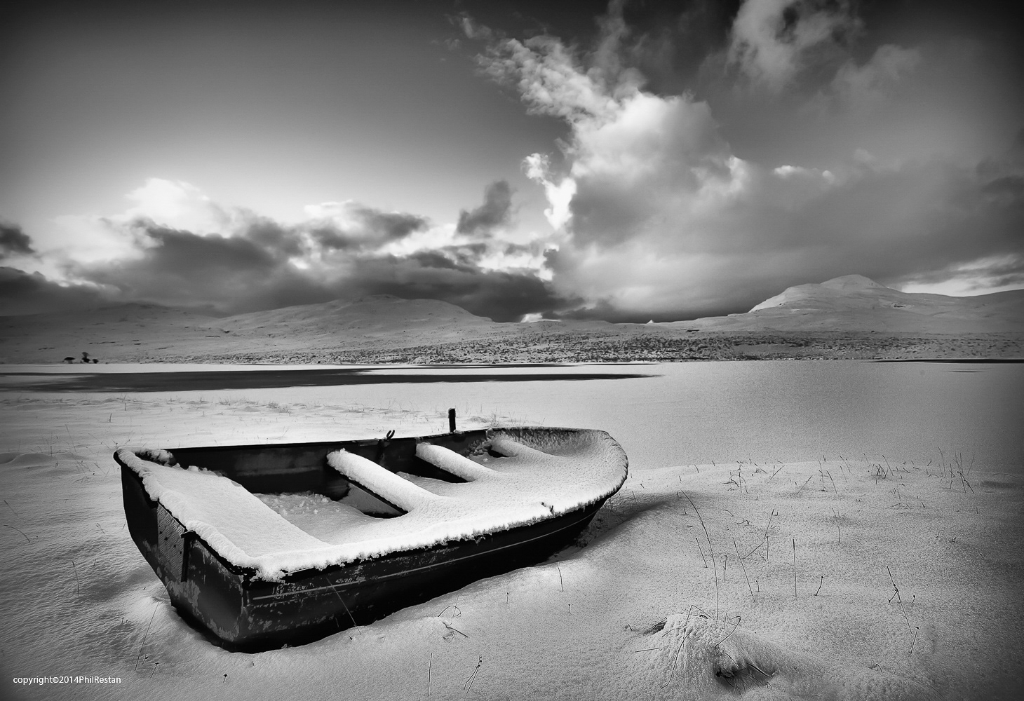 Photo of boat on Loch Awe in Assynt, Scottish Highlands