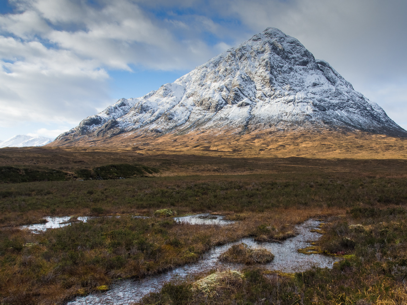 Photo:Buachaille Etive stands out of the landscape of Rannoch Moor