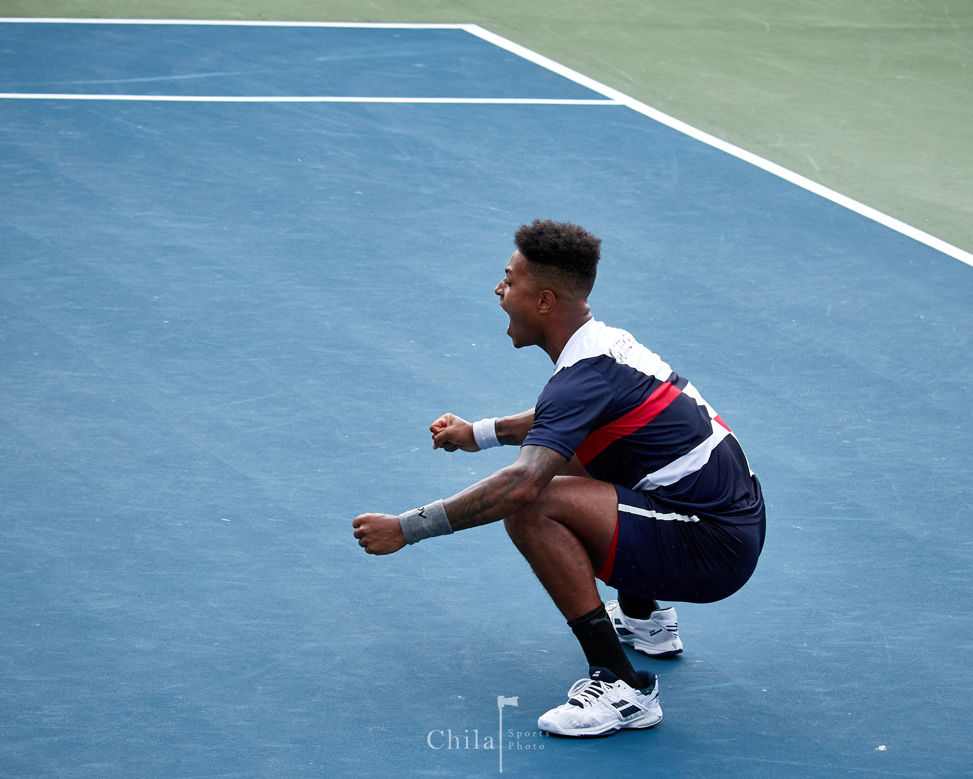 Jessie Flores (CRC) celebra el gane en dobles que lo mantienen en el Grupo III