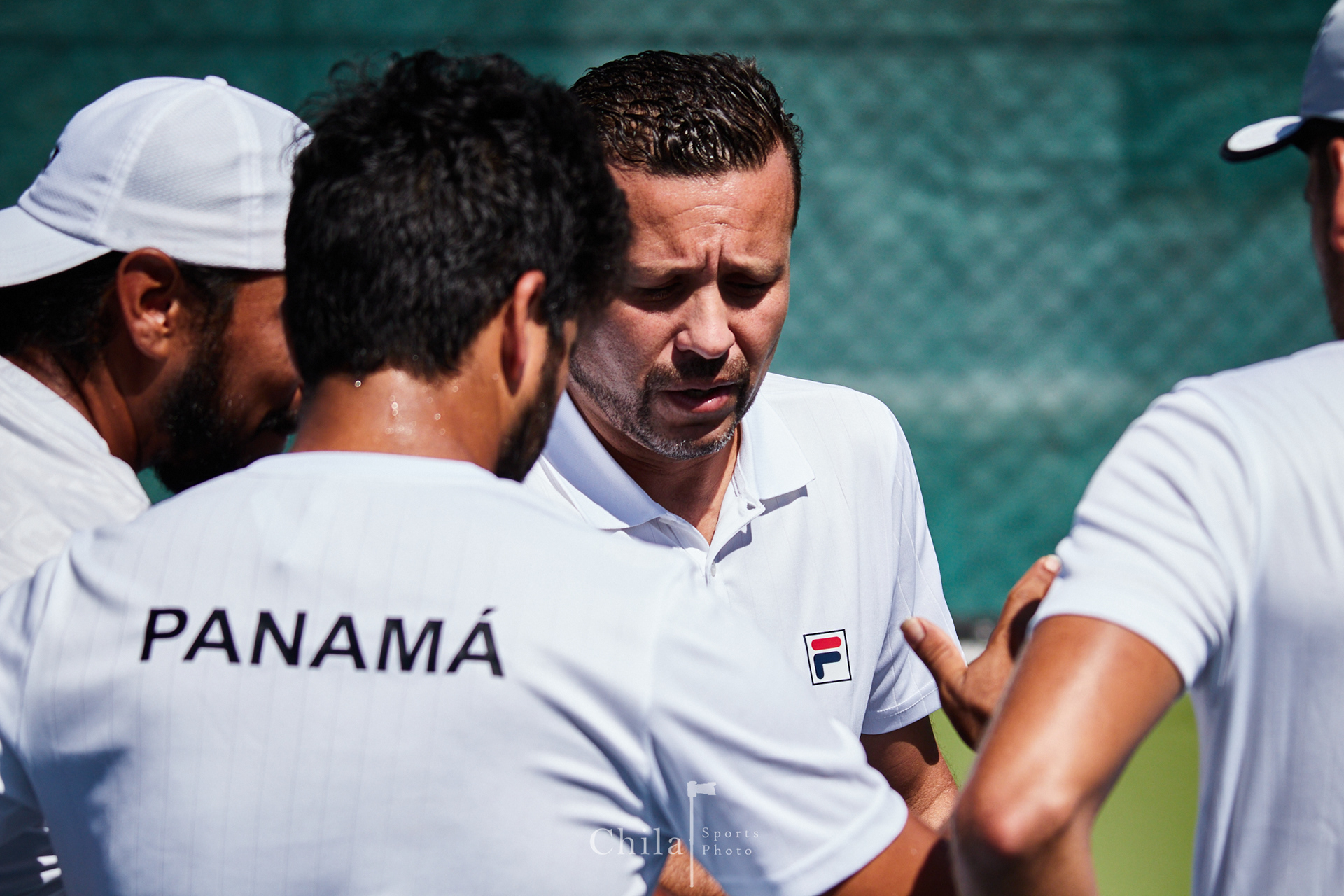 El capitán Chad Valdes (PAN) da sus últimas palabras previo al inicio del torneo