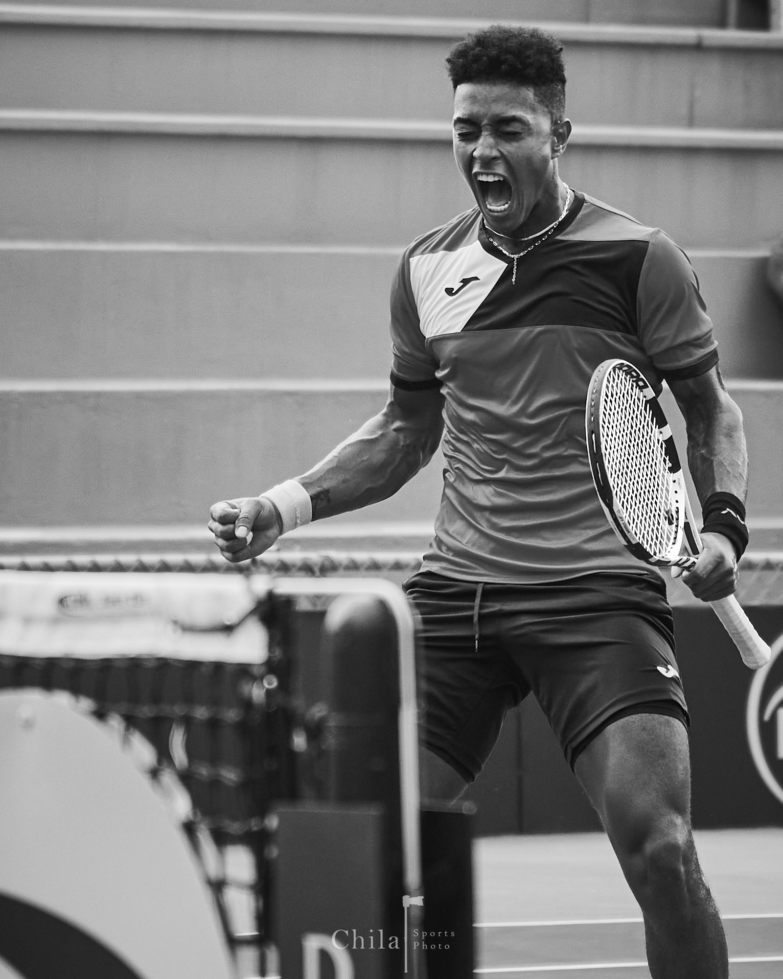 Jesse Flores (CRC) celebra el quiebre en su partido de individuales