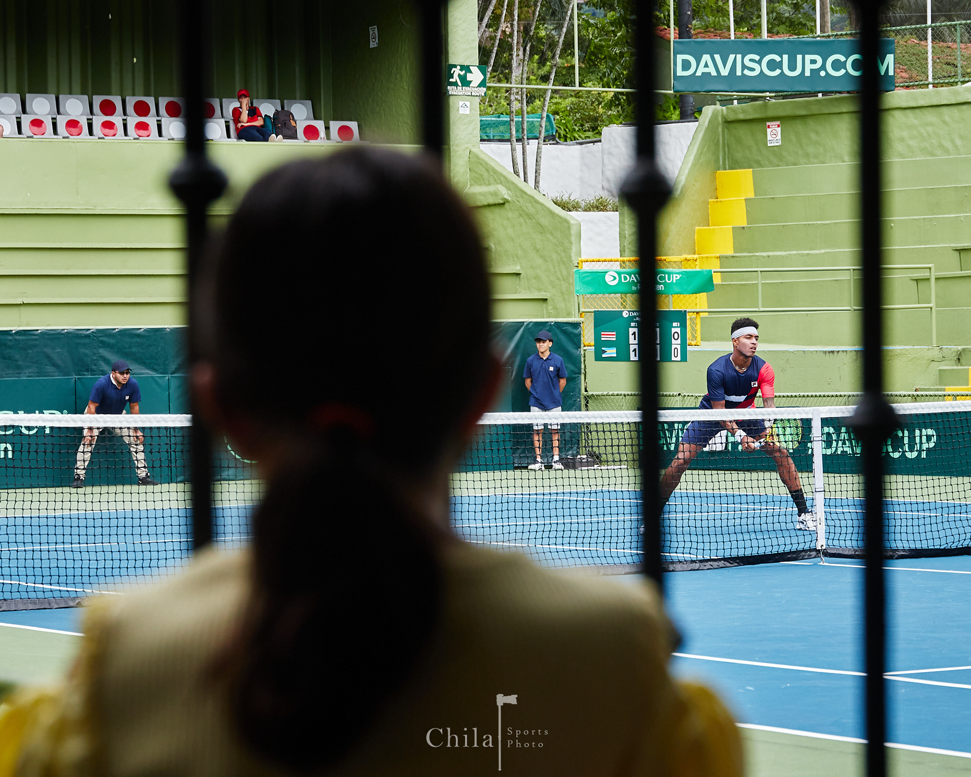 El público joven vi con pasión a sus compatriotas en su partido de dobles