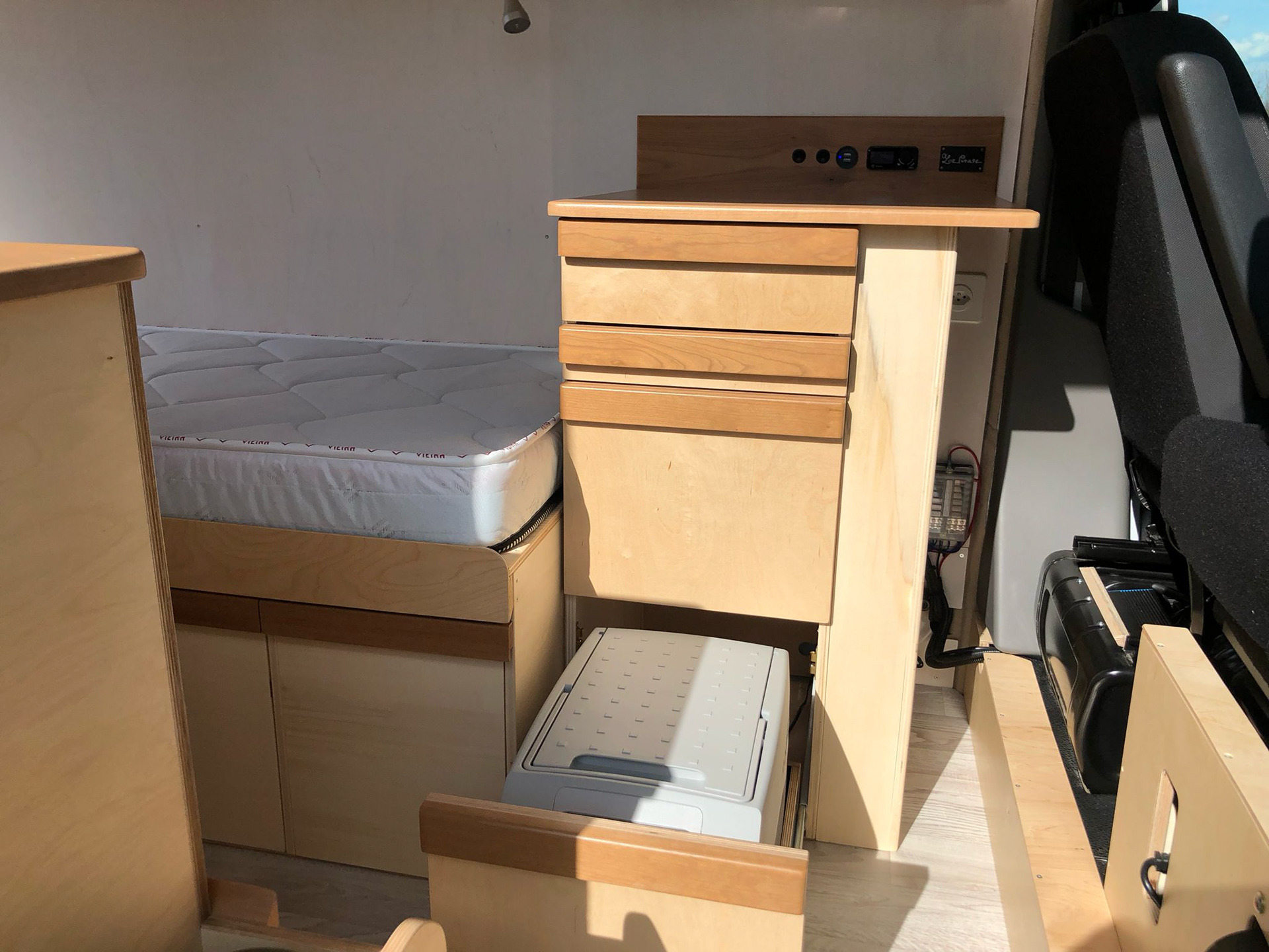 Renault Master aménagé de l'intérieur - Bus du Pirate