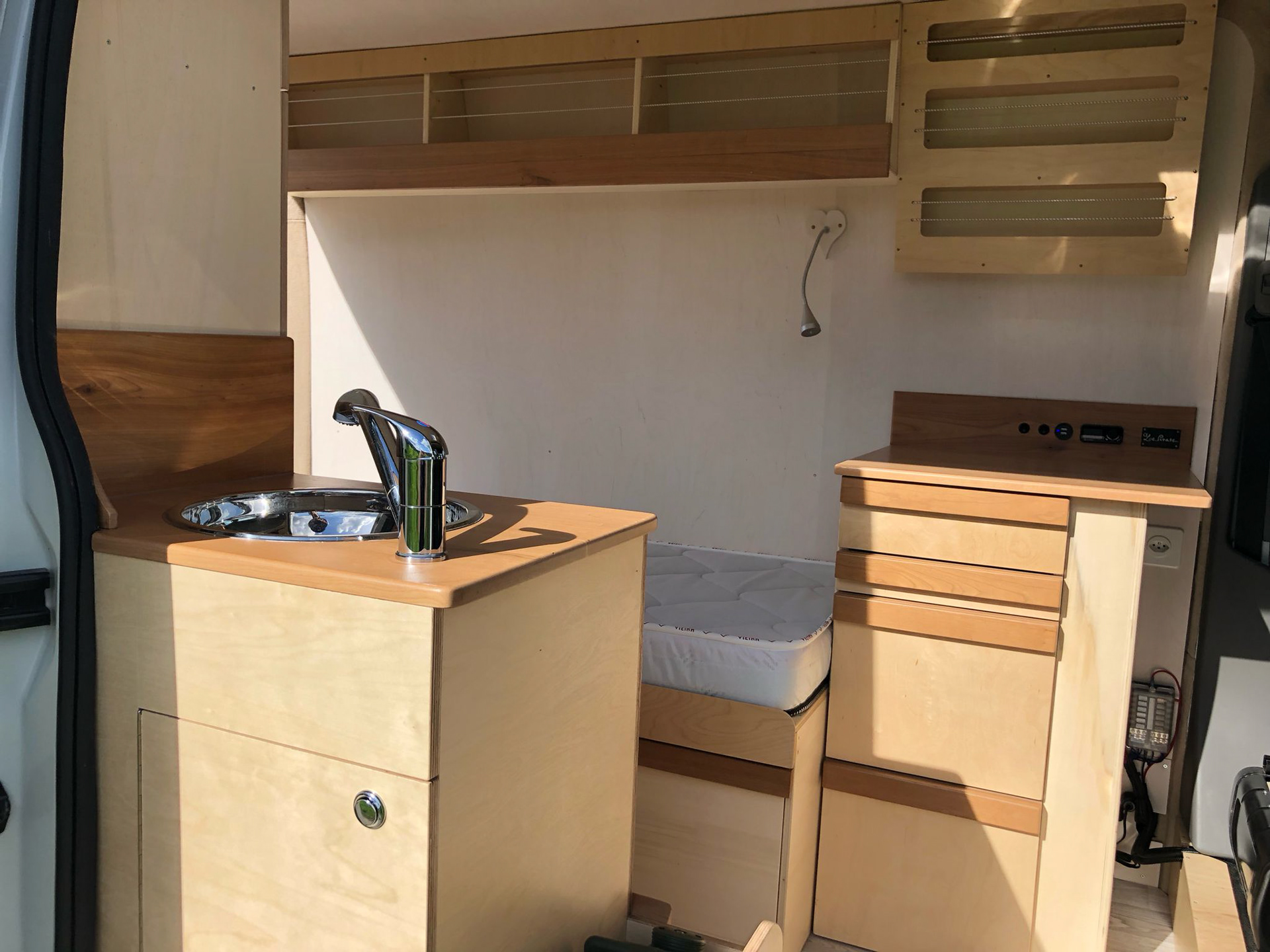 Renault Master aménagé de l'intérieur - Bus du Pirate