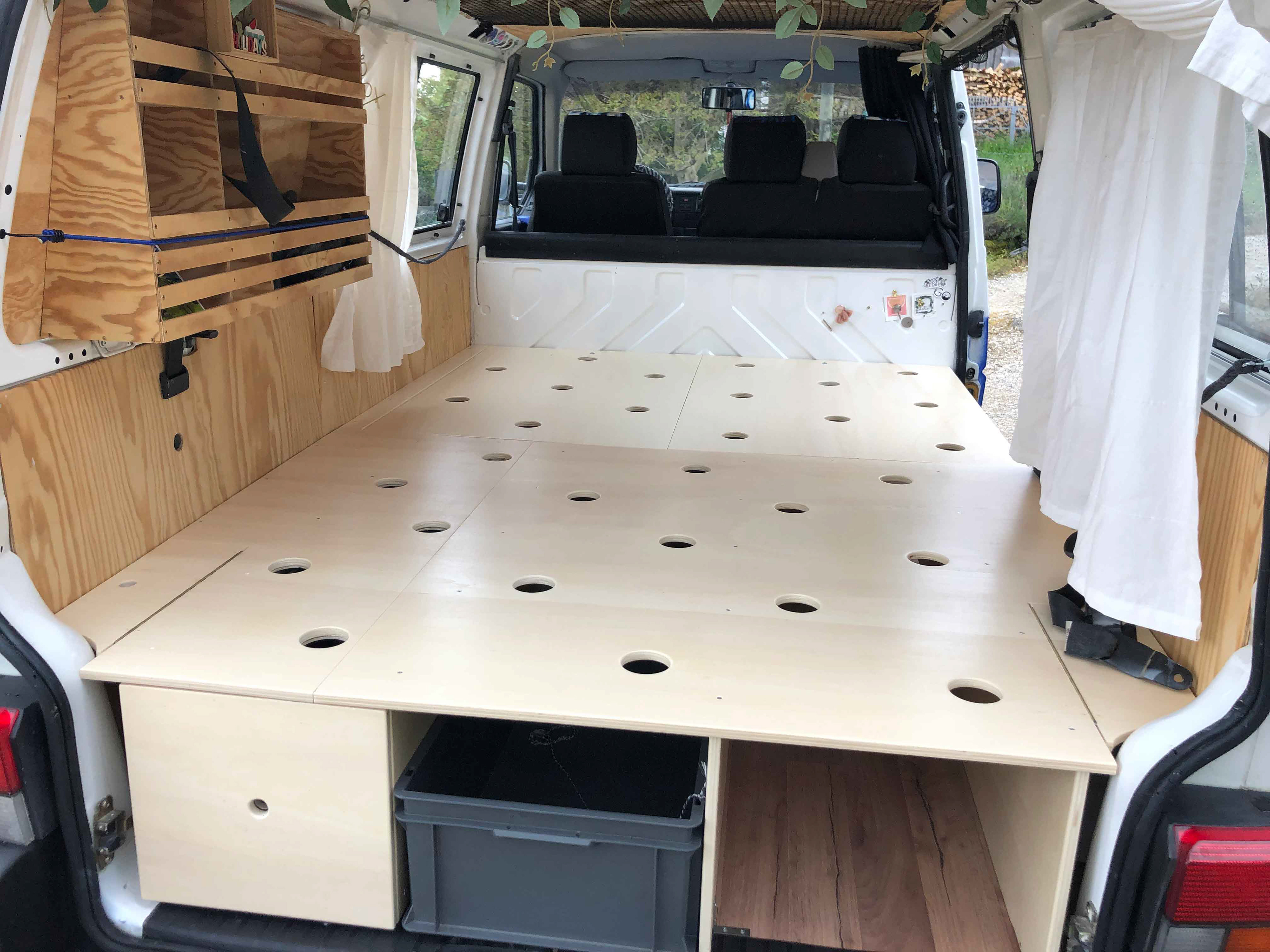 VW T4 Camper Box lit double - Bus du Pirate 