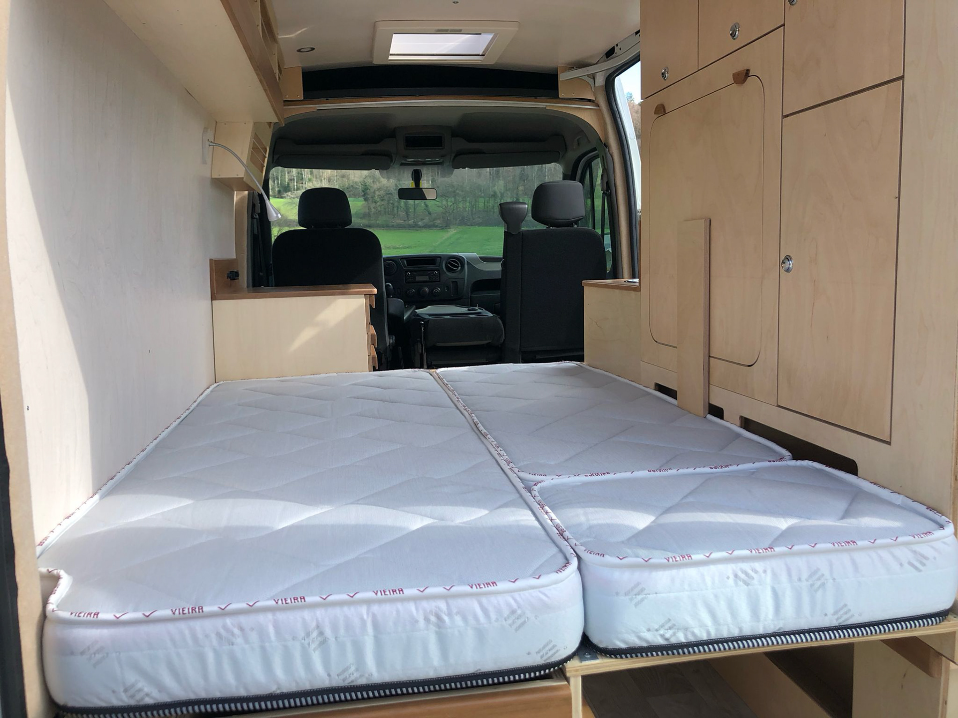 Renault Master aménagé de l'intérieur - Bus du Pirate