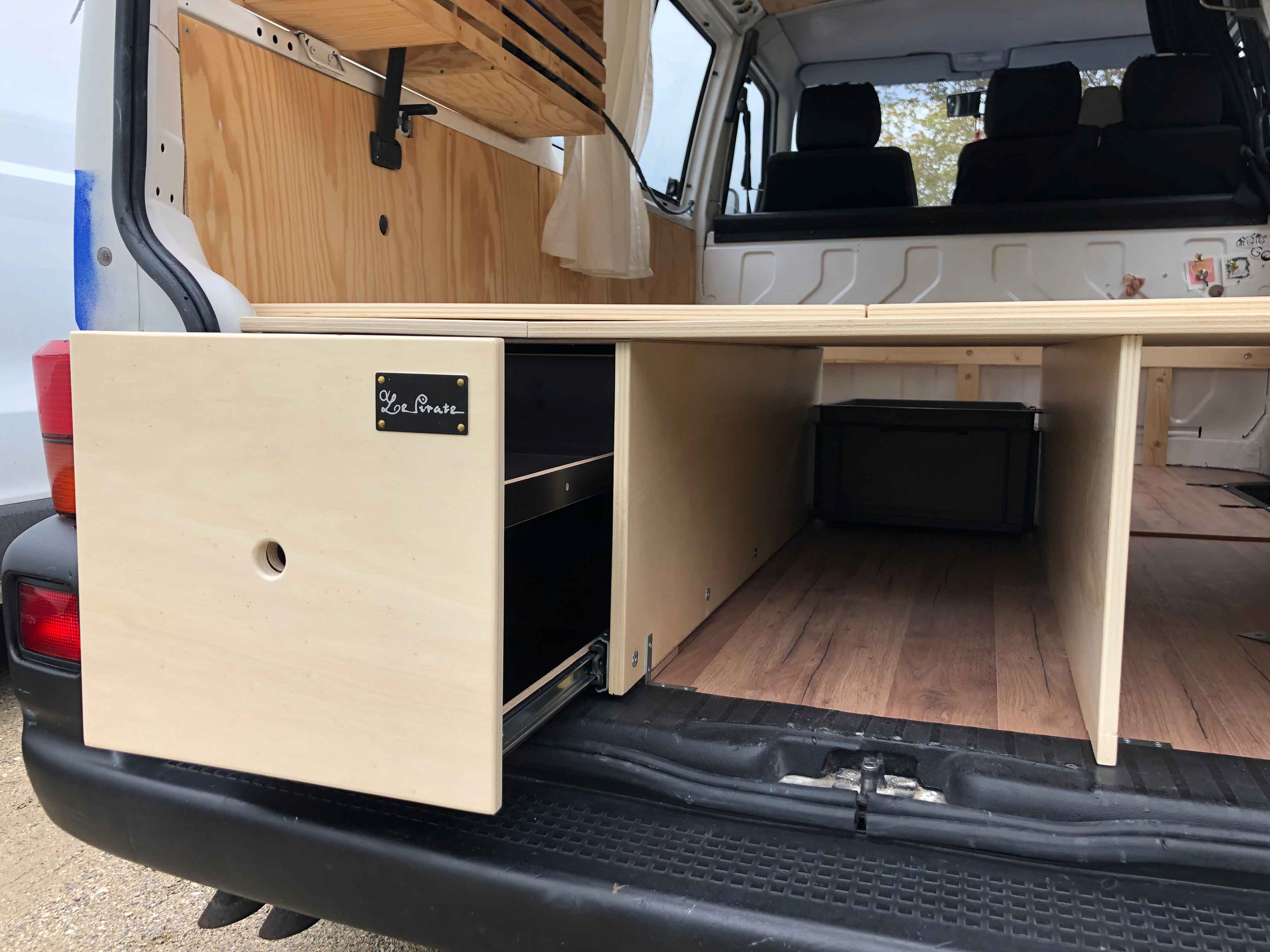 VW T4 Camper Box de l'intérieur - Bus du Pirate 