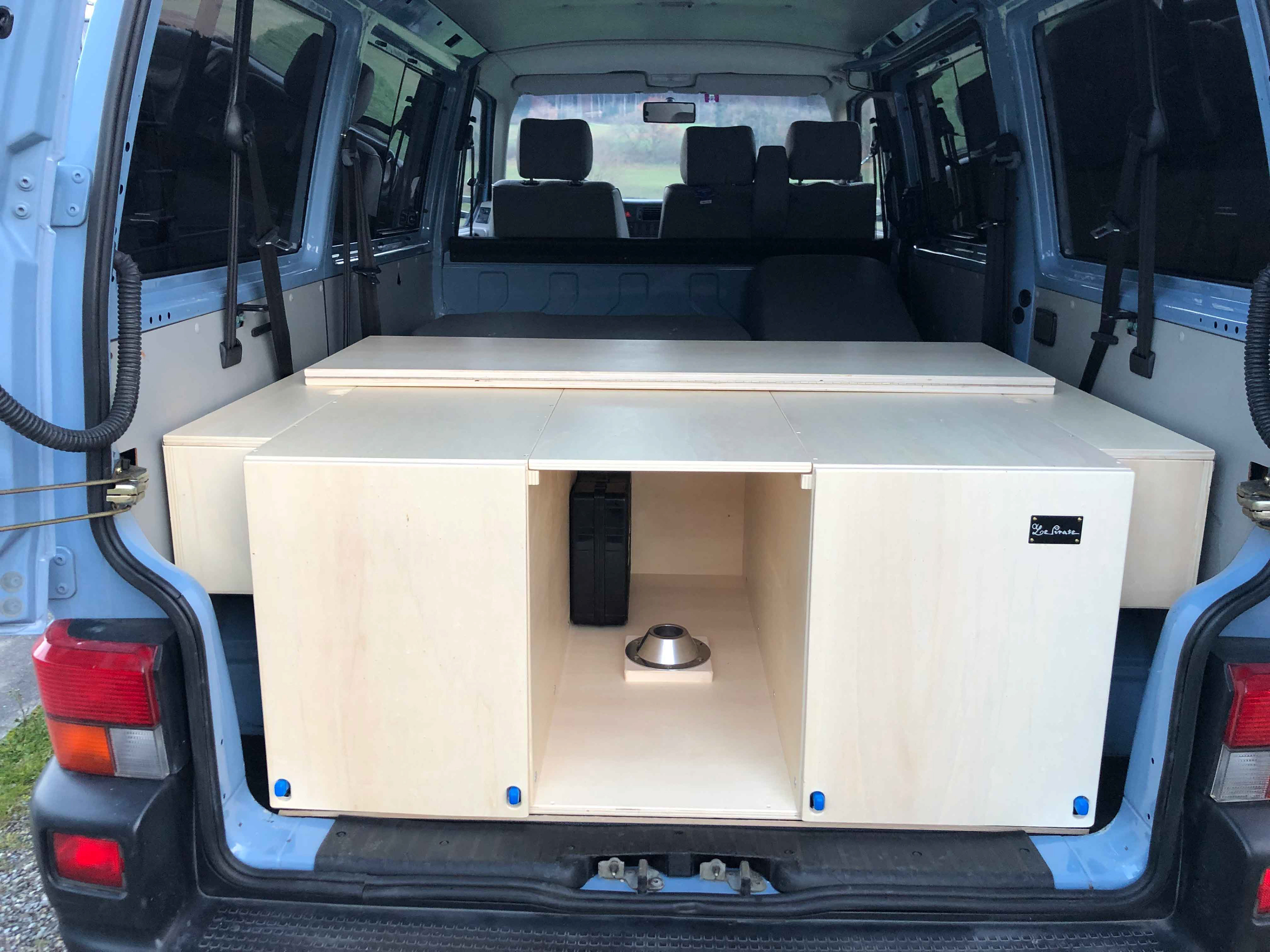 VW T4 Camper Box de dos - Bus du Pirate 
