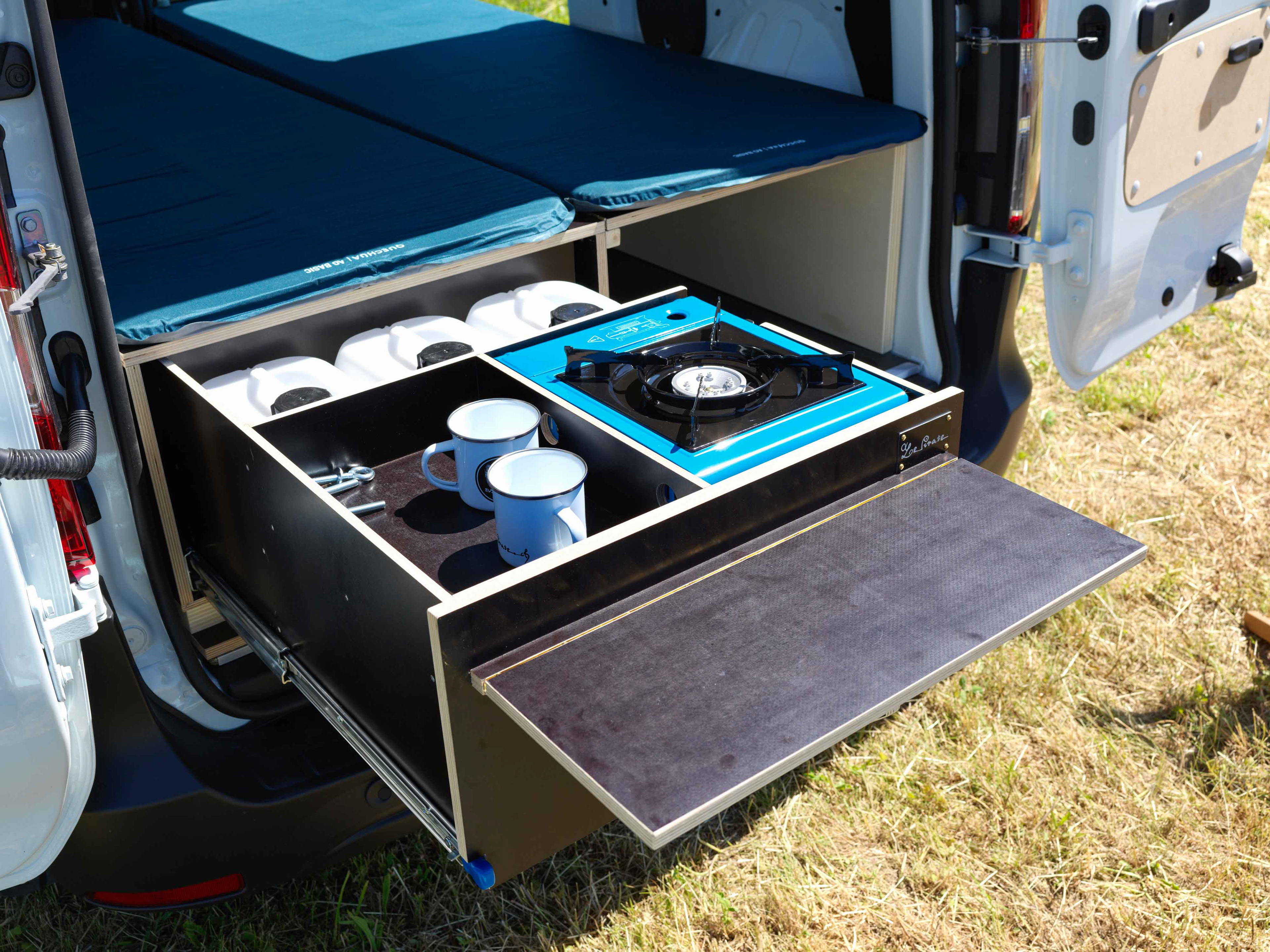 Dacia Dokker Camper Box la cuisine - Bus du Pirate 