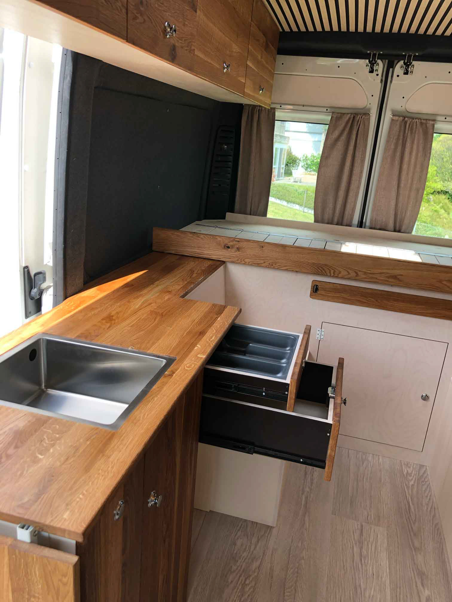 Fiat Ducato aménagé de l'intérieur - Bus du Pirate