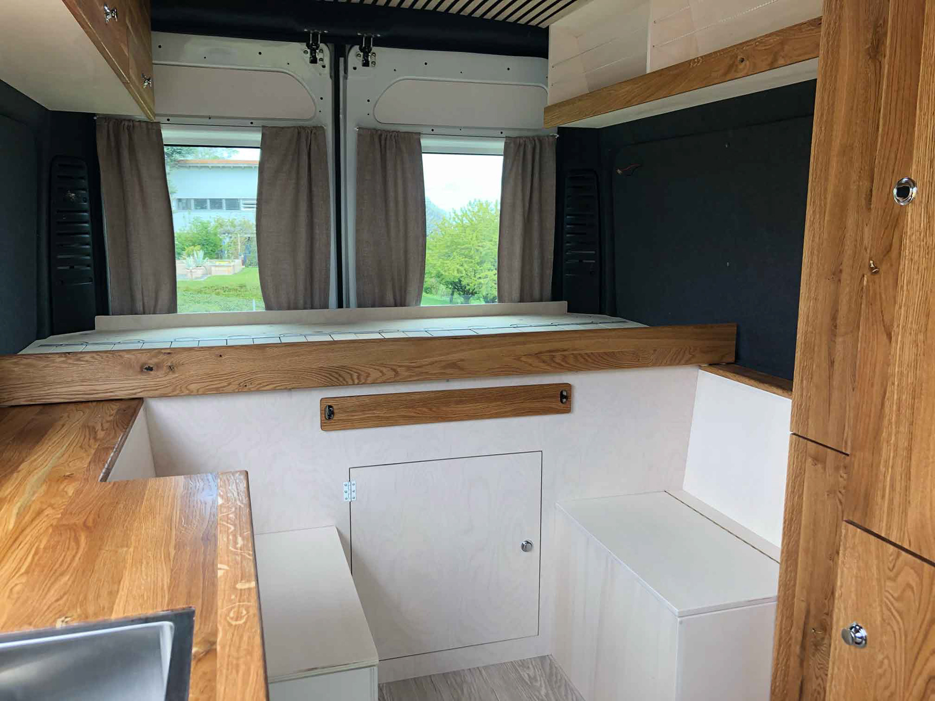 Fiat Ducato aménagé de l'intérieur - Bus du Pirate