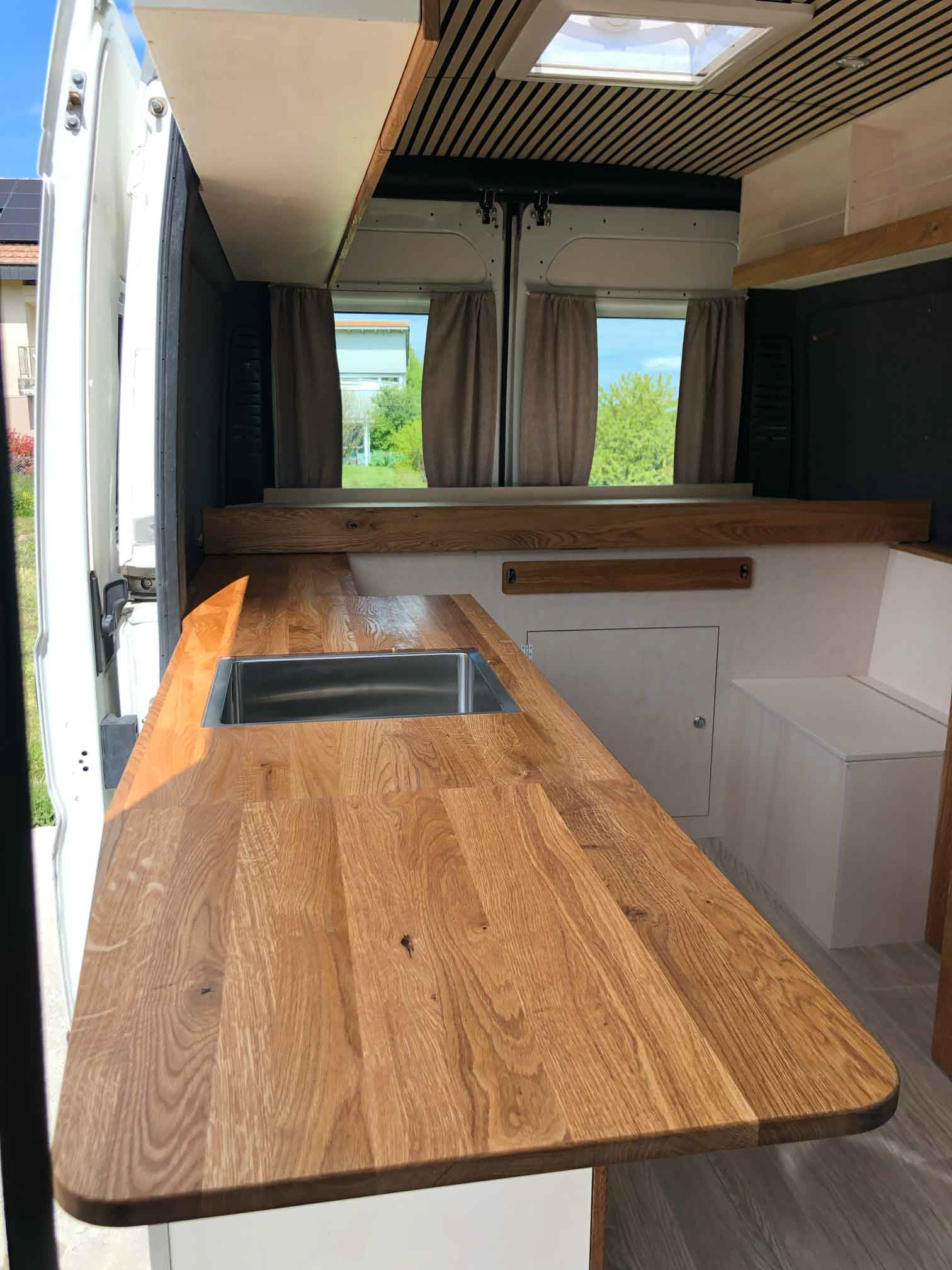 Fiat Ducato aménagé de l'intérieur - Bus du Pirate