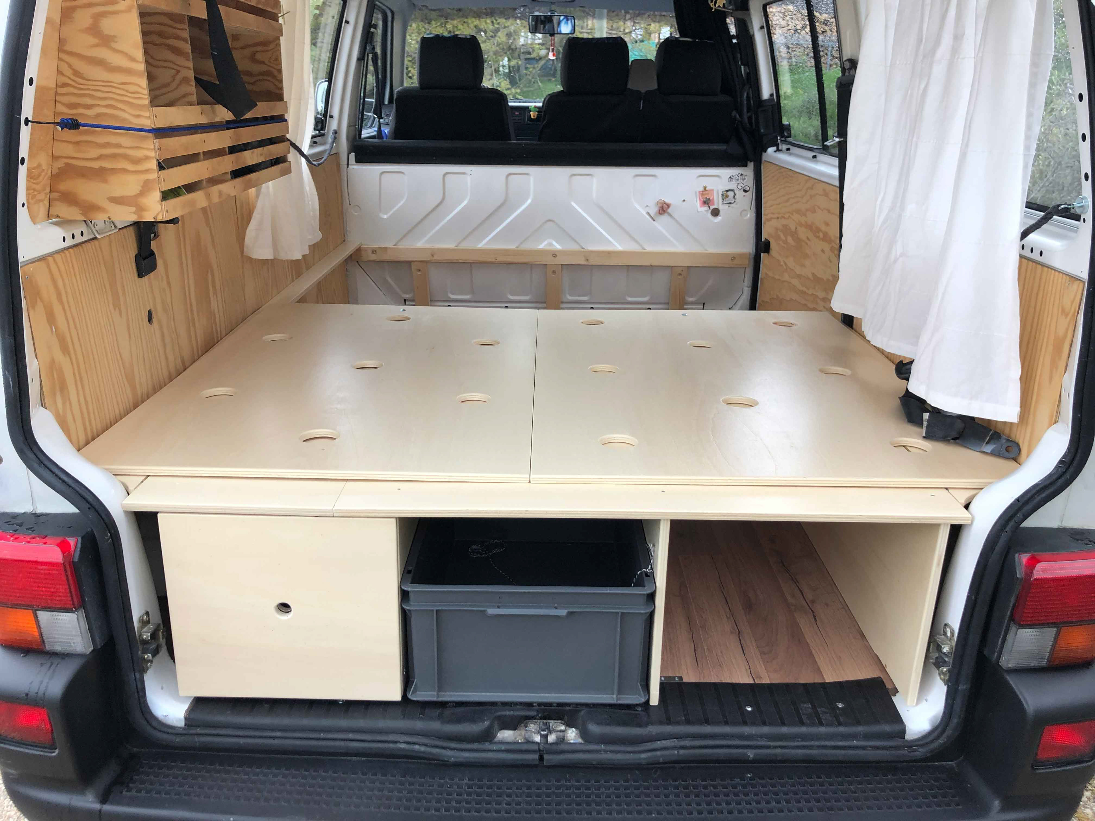 VW T4 Camper Box de l'intérieur - Bus du Pirate 