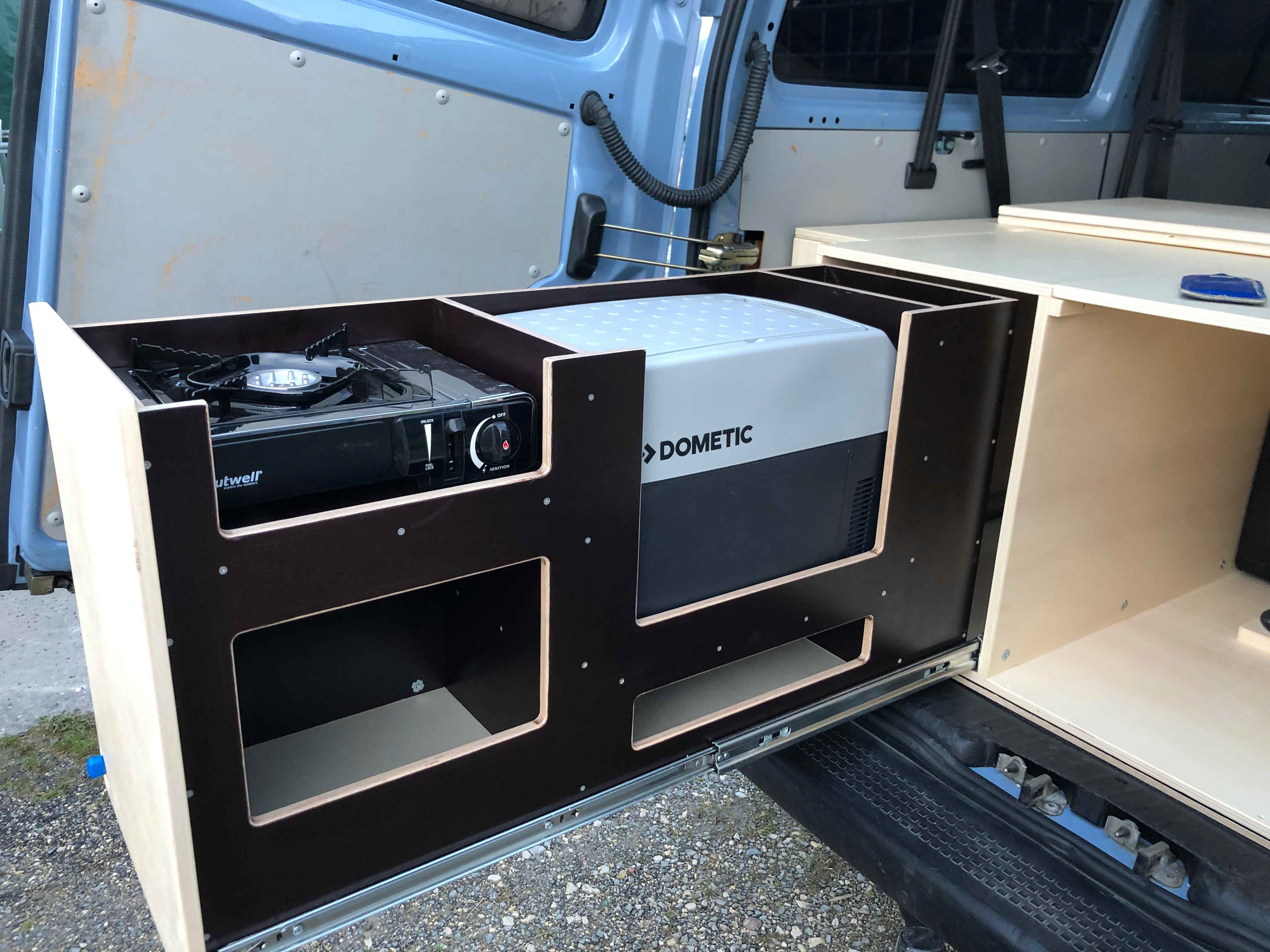 VW T4 Camper Box la cuisine - Bus du Pirate 